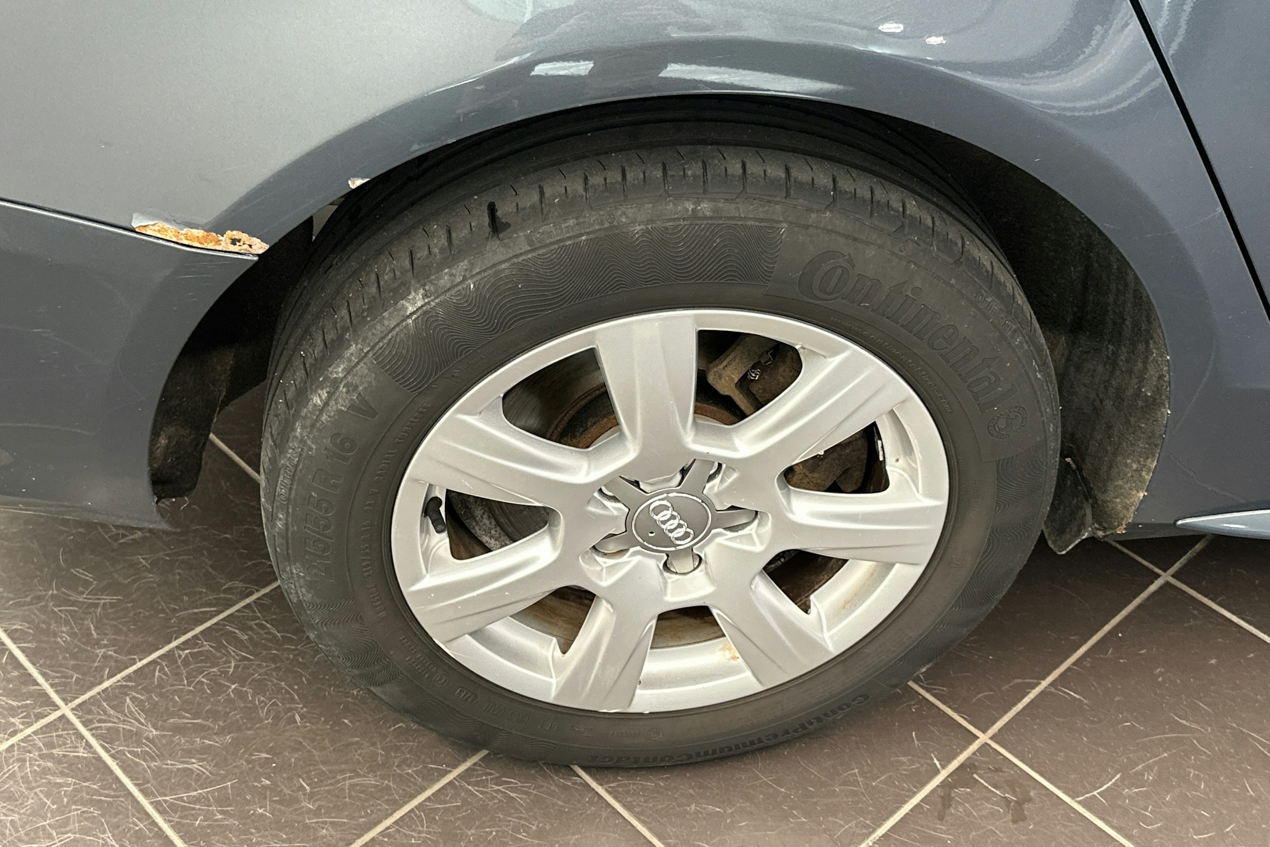 Harmaa Audi A4 2010 kuva 26.