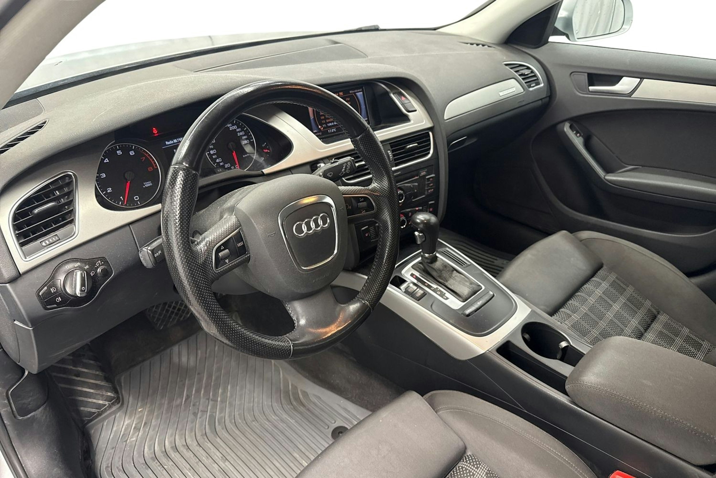 hopea Audi A4 2010 kuva 6.