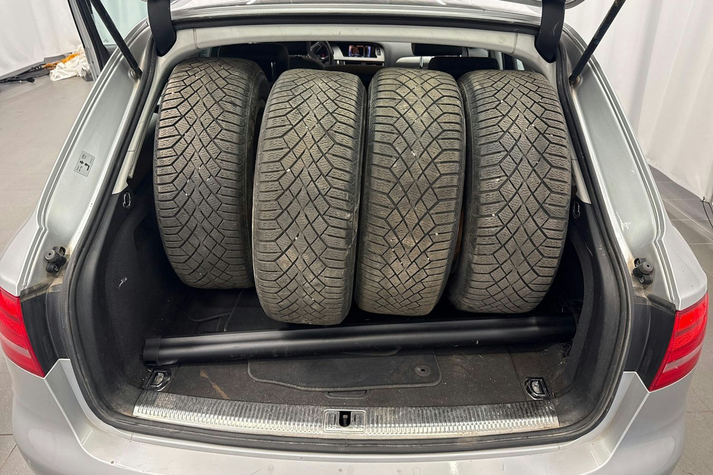 hopea Audi A4 2010 kuva 10.