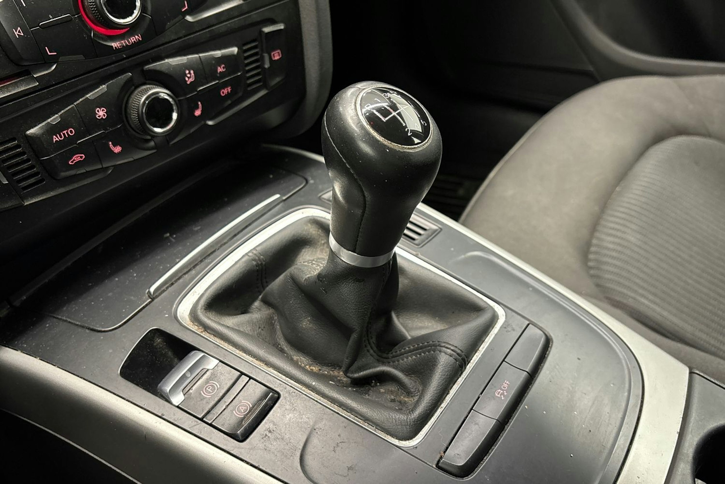 harmaa Audi A4 2010 kuva 16.