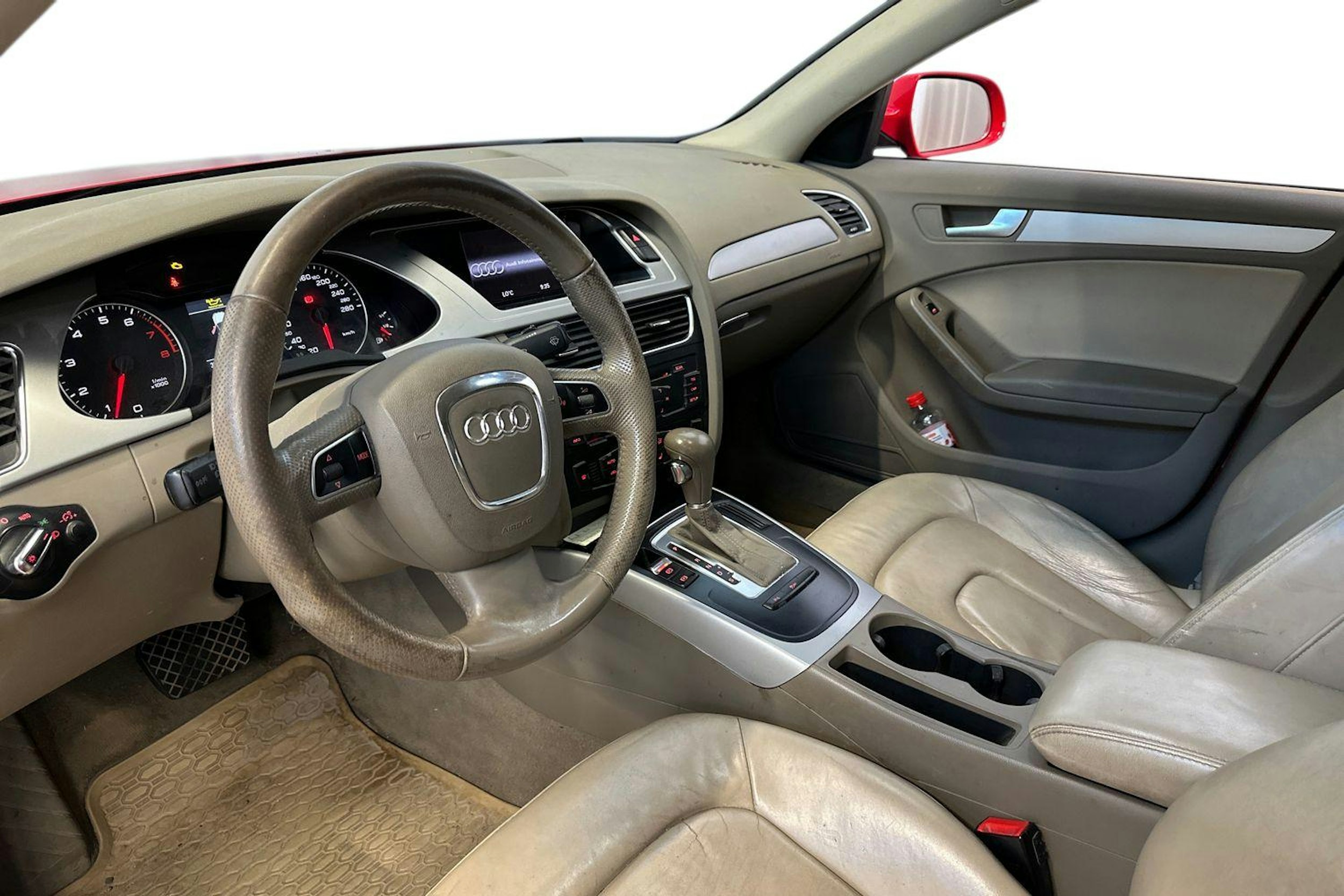 Punainen Audi A4 2010 kuva 6.
