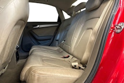 Punainen Audi A4 2010 kuva 8.
