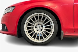 Punainen Audi A4 2010 kuva 9.