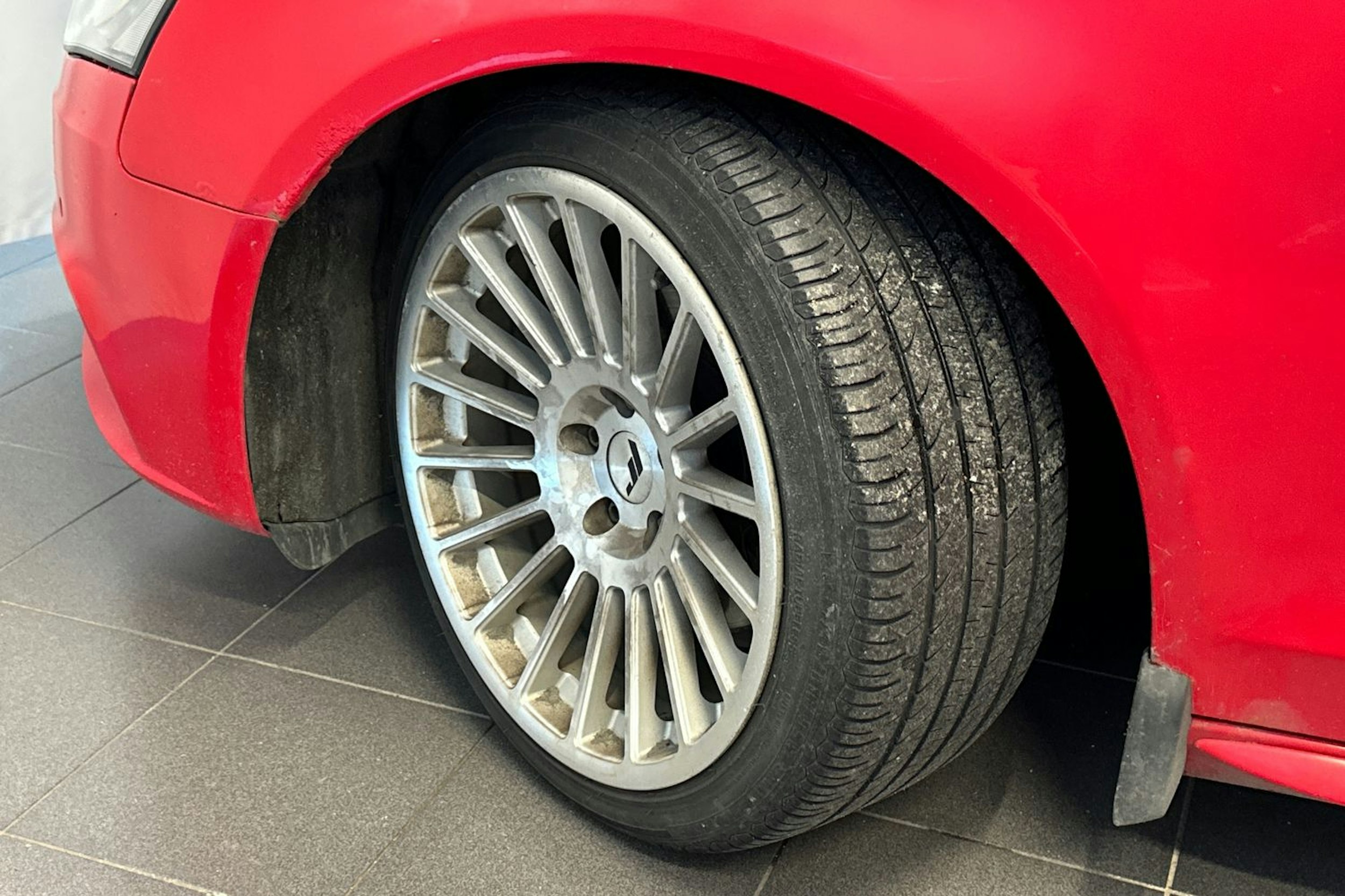 Punainen Audi A4 2010 kuva 10.