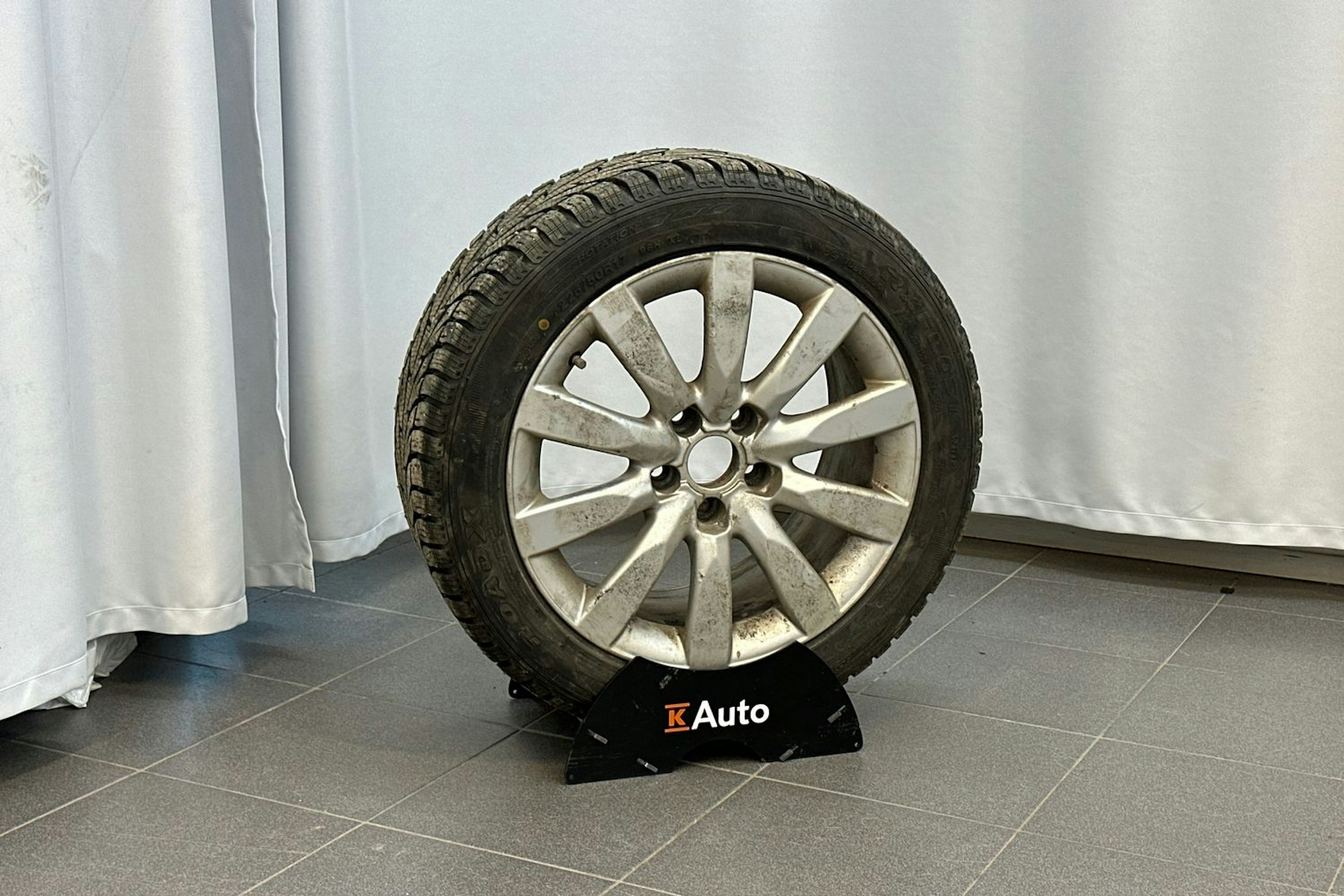 Punainen Audi A4 2010 kuva 11.