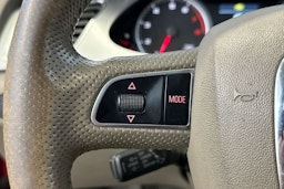 Punainen Audi A4 2010 kuva 16.