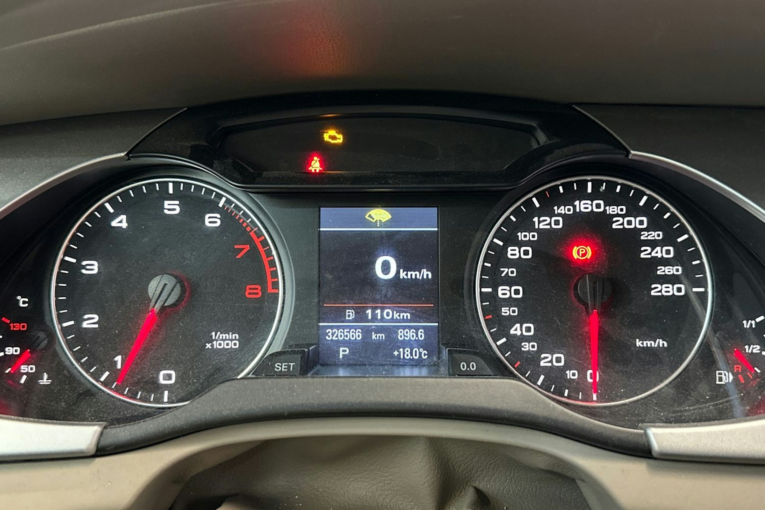 Punainen Audi A4 2010 kuva 19.