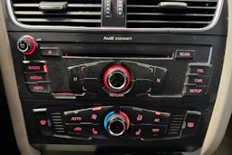 Punainen Audi A4 2010 kuva 21.