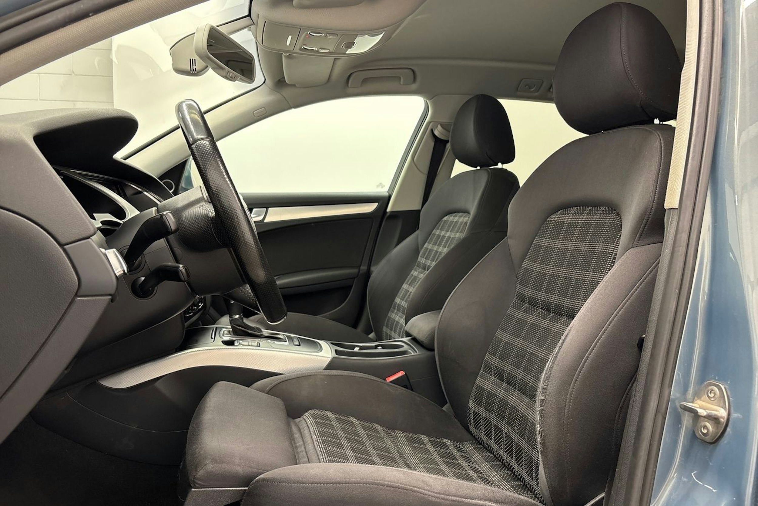 sininen Audi A4 2010 kuva 14.