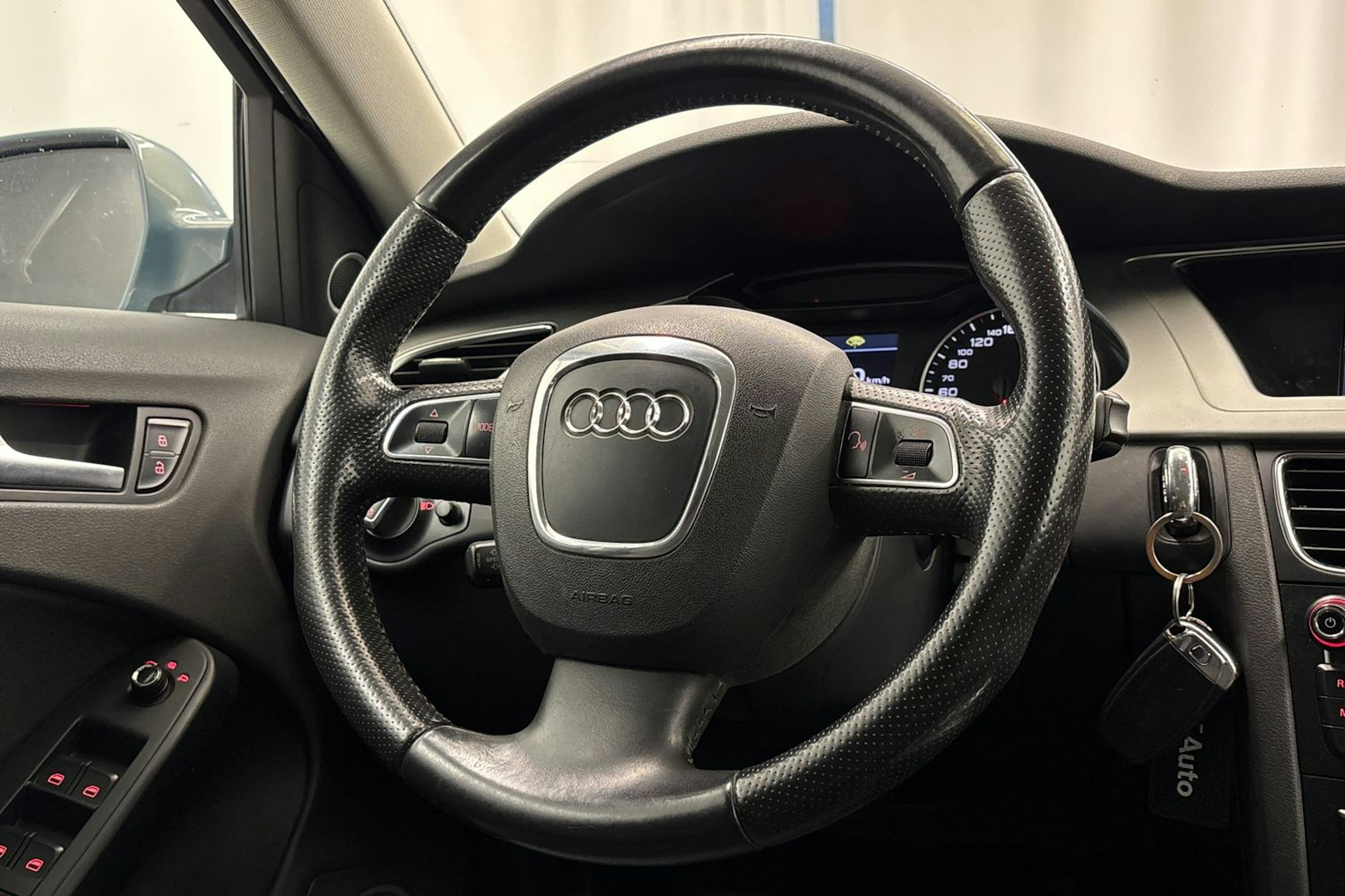 sininen Audi A4 2010 kuva 15.