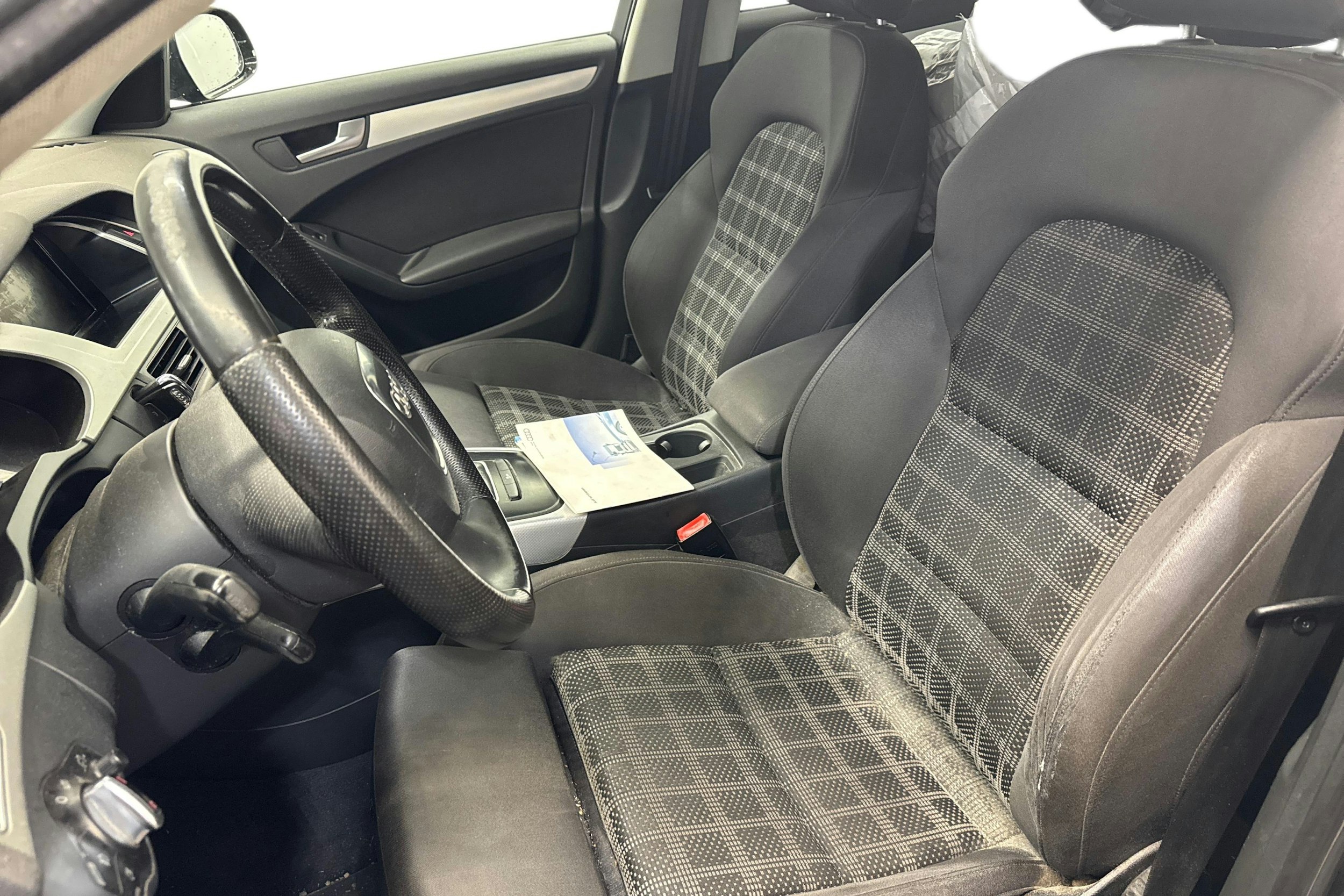 musta Audi A4 2010 kuva 8.