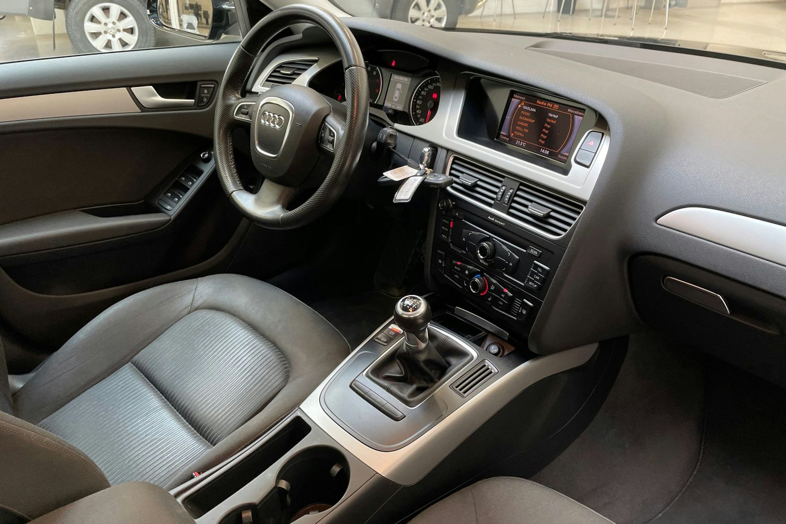 musta Audi A4 2010 kuva 15.
