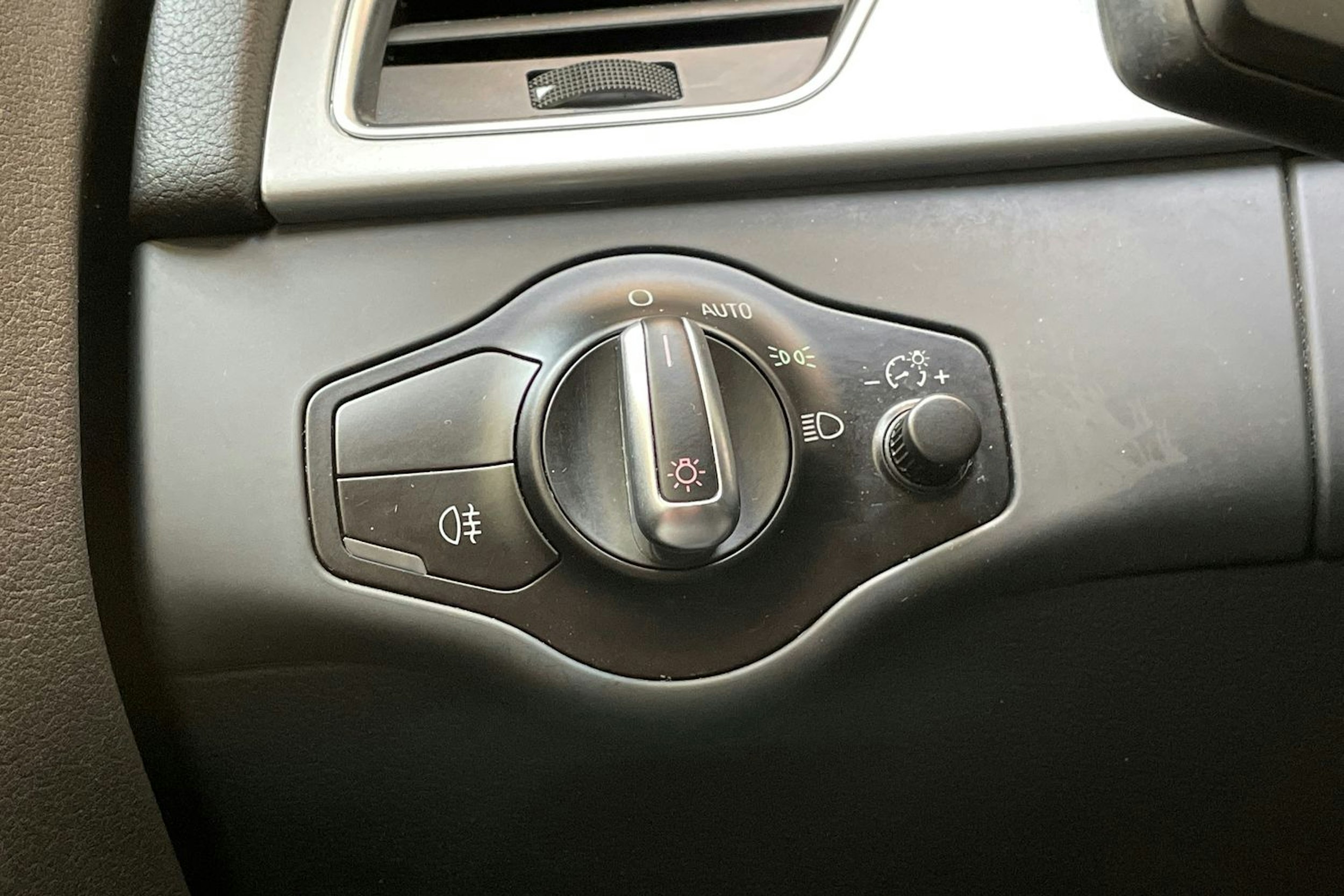 musta Audi A4 2010 kuva 18.