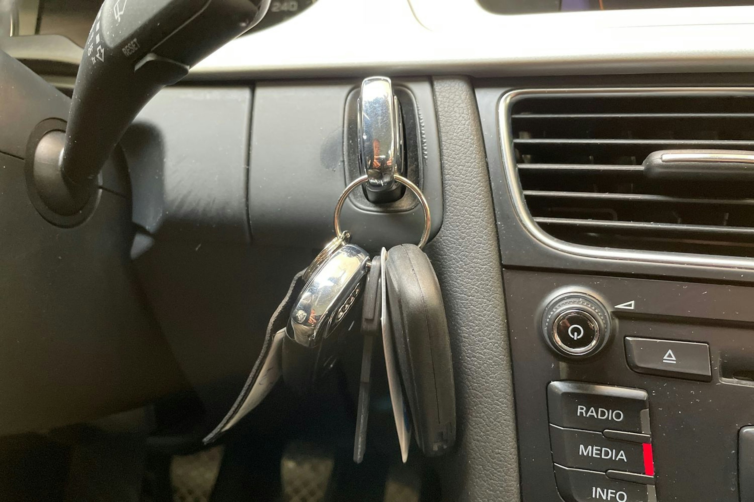 musta Audi A4 2010 kuva 24.