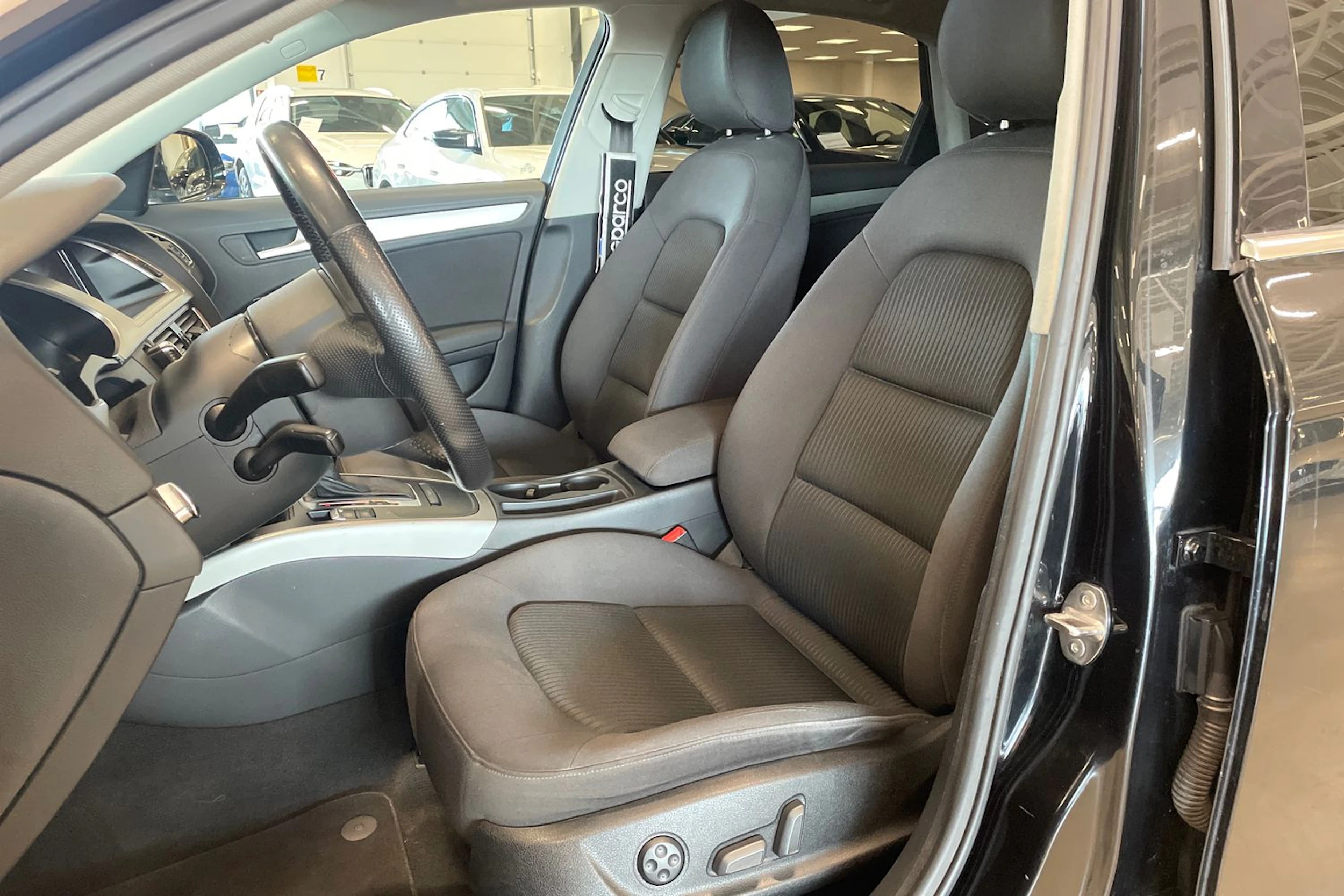 musta Audi A4 2010 kuva 11.