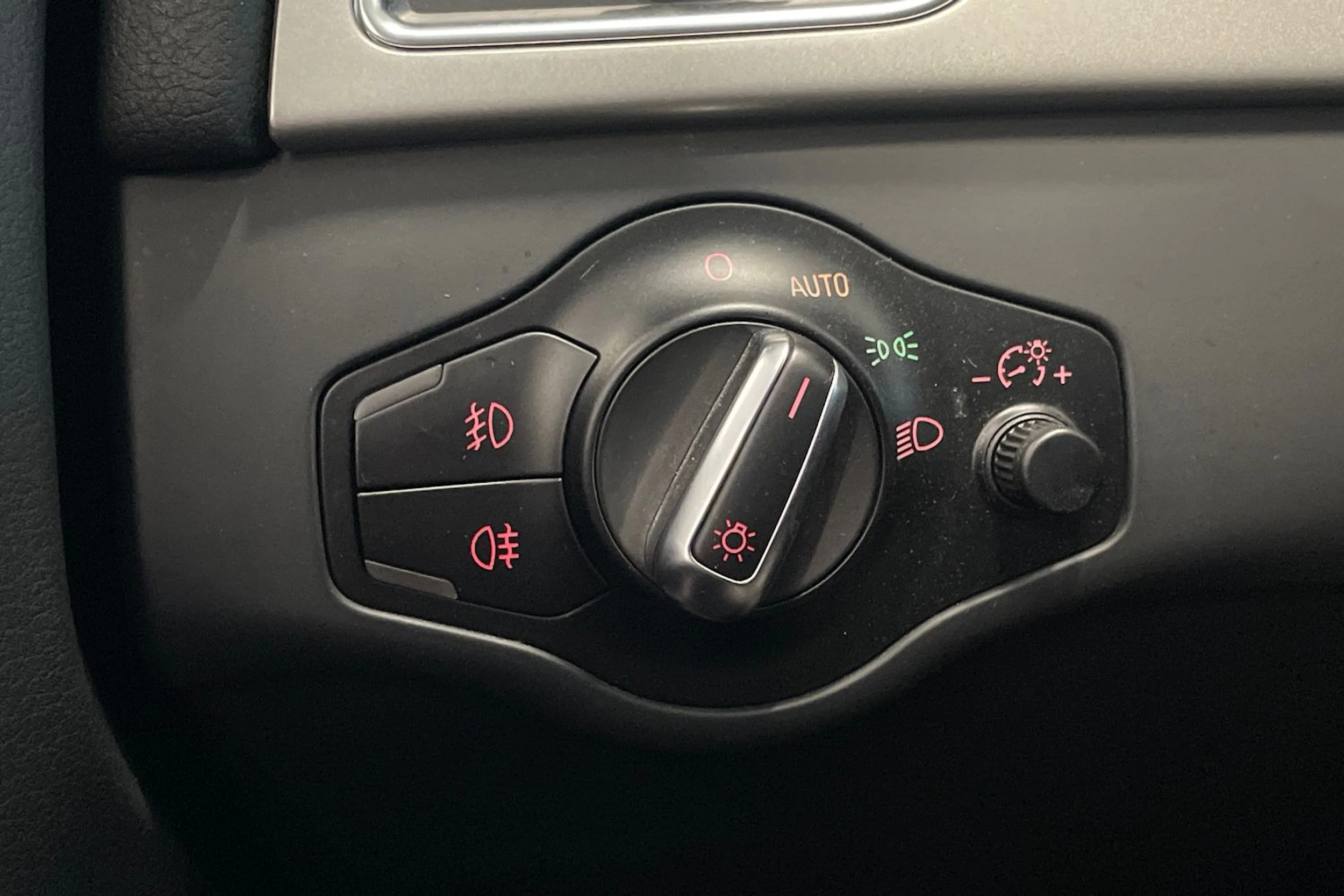 musta Audi A4 2010 kuva 15.