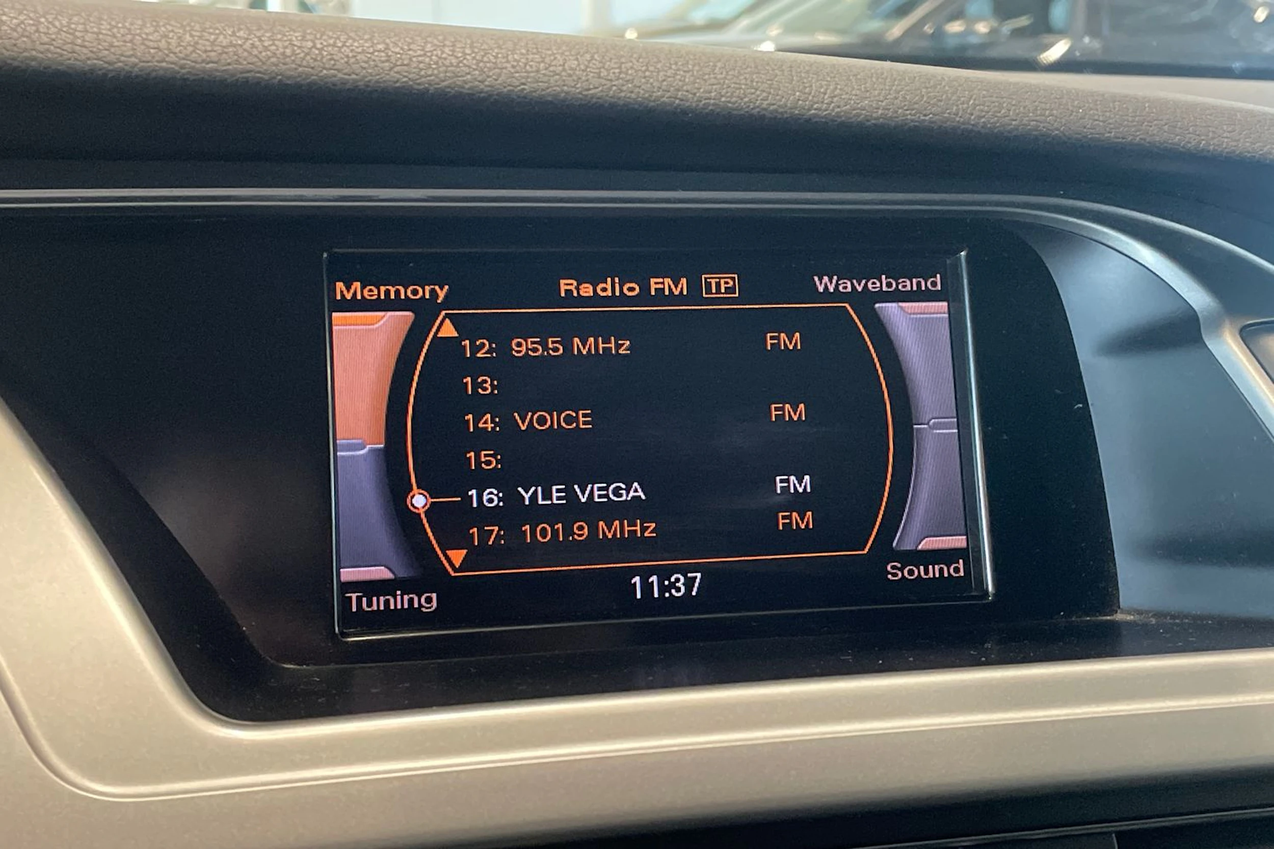 musta Audi A4 2010 kuva 17.