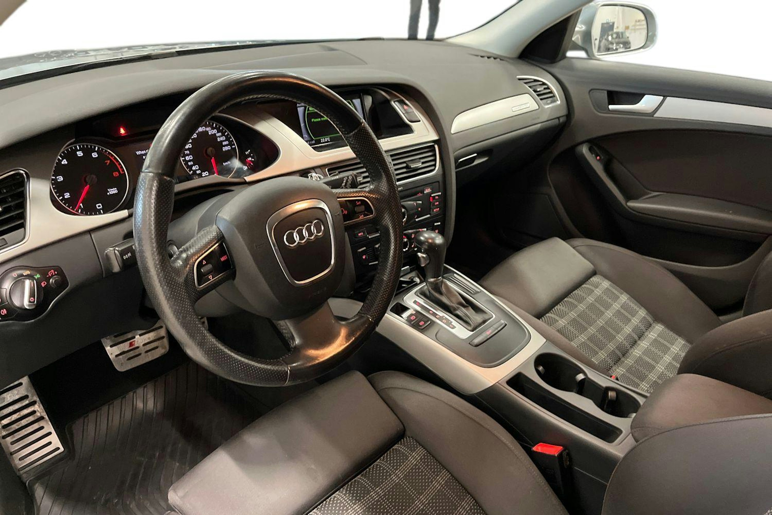 harmaa Audi A4 2010 kuva 7.