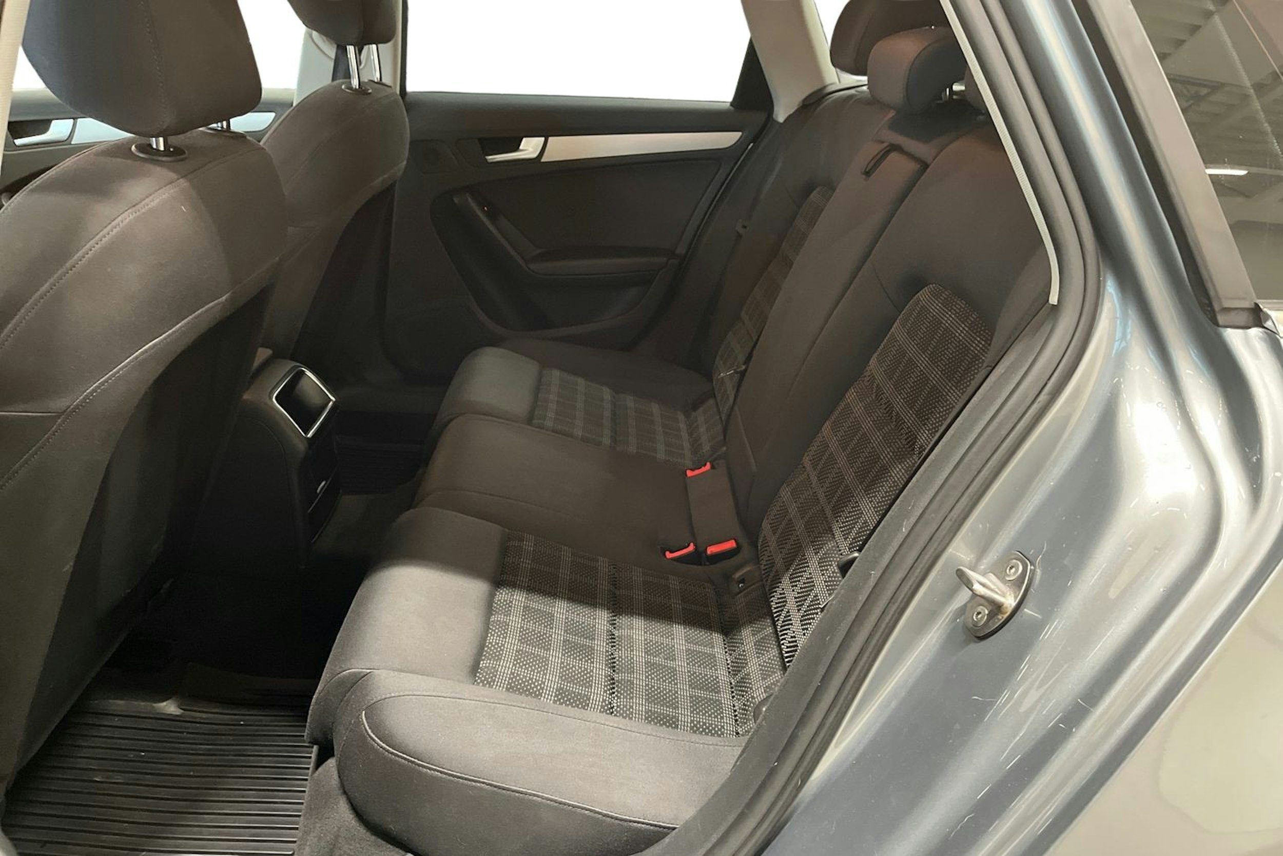 harmaa Audi A4 2010 kuva 10.