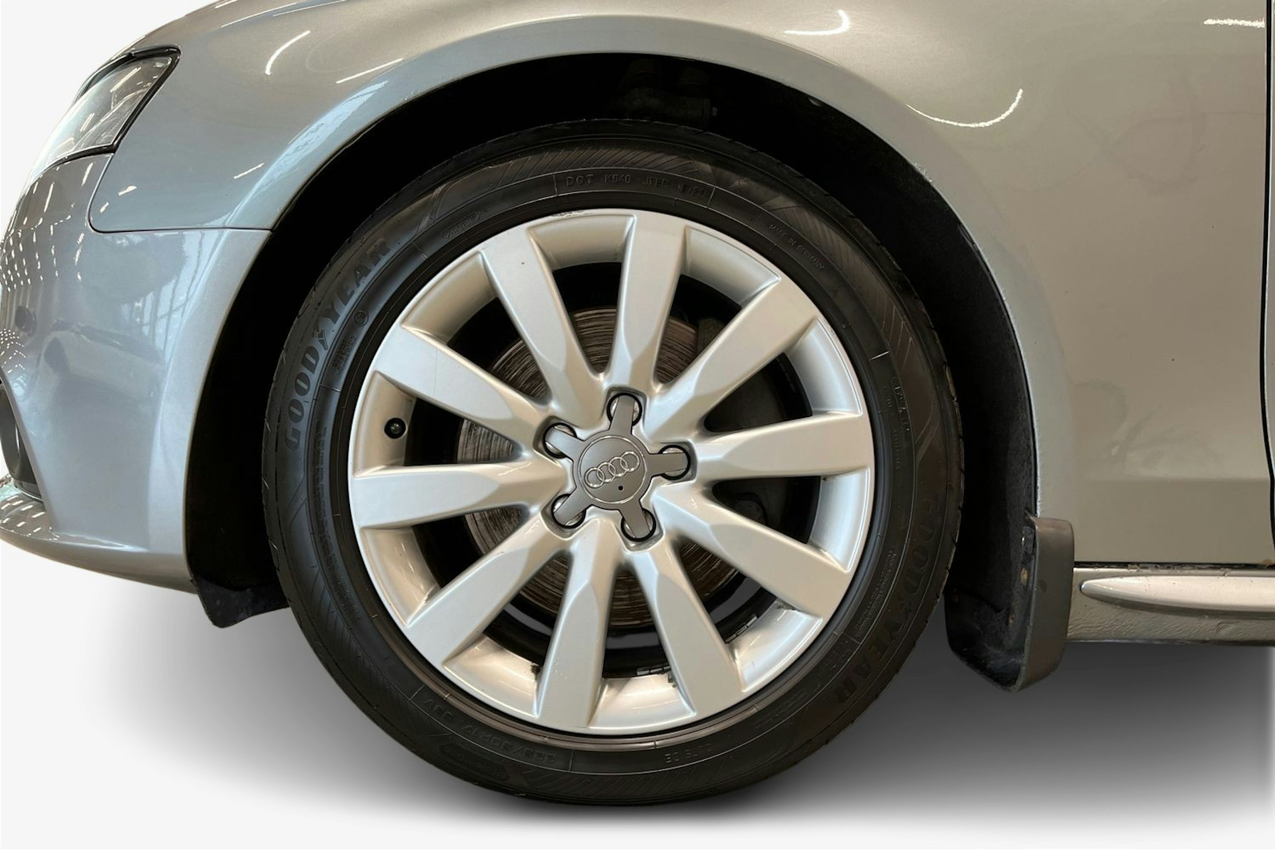 harmaa Audi A4 2010 kuva 11.