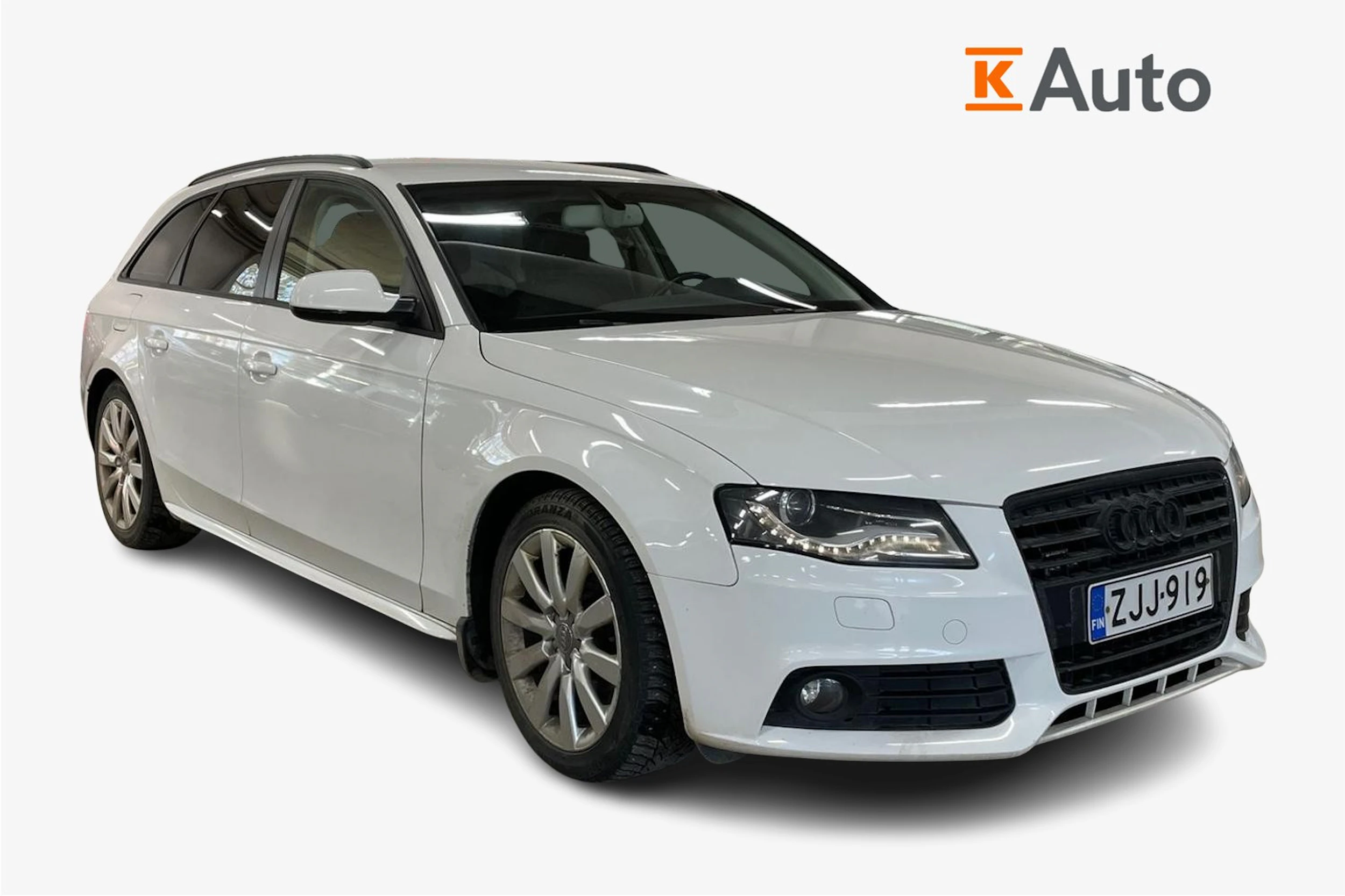 valkoinen Audi A4 2010 kuva 1.