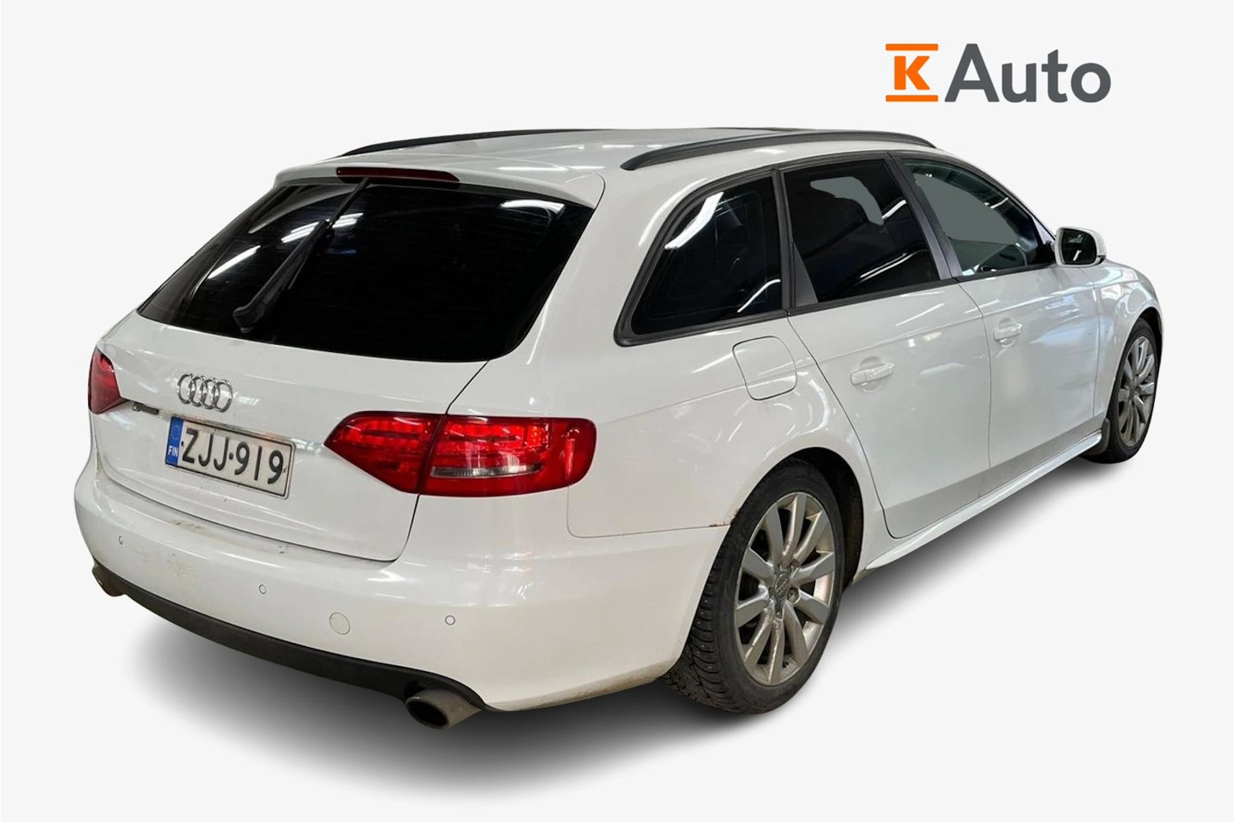 valkoinen Audi A4 2010 kuva 2.