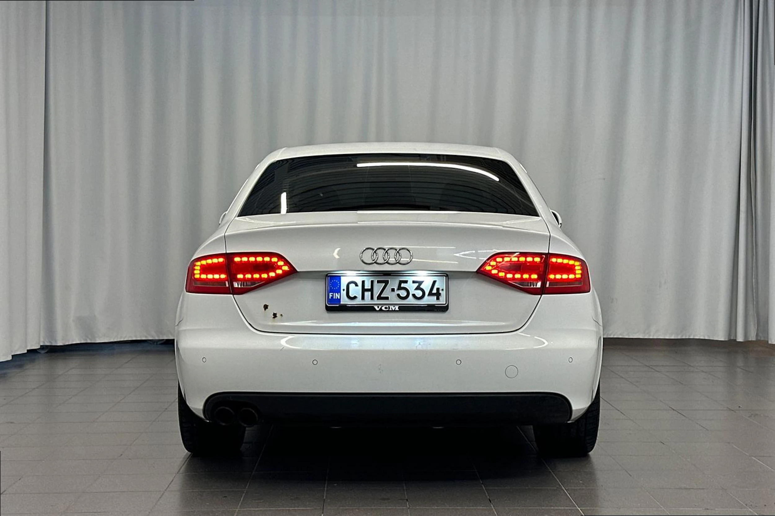 valkoinen Audi A4 2011 kuva 6.