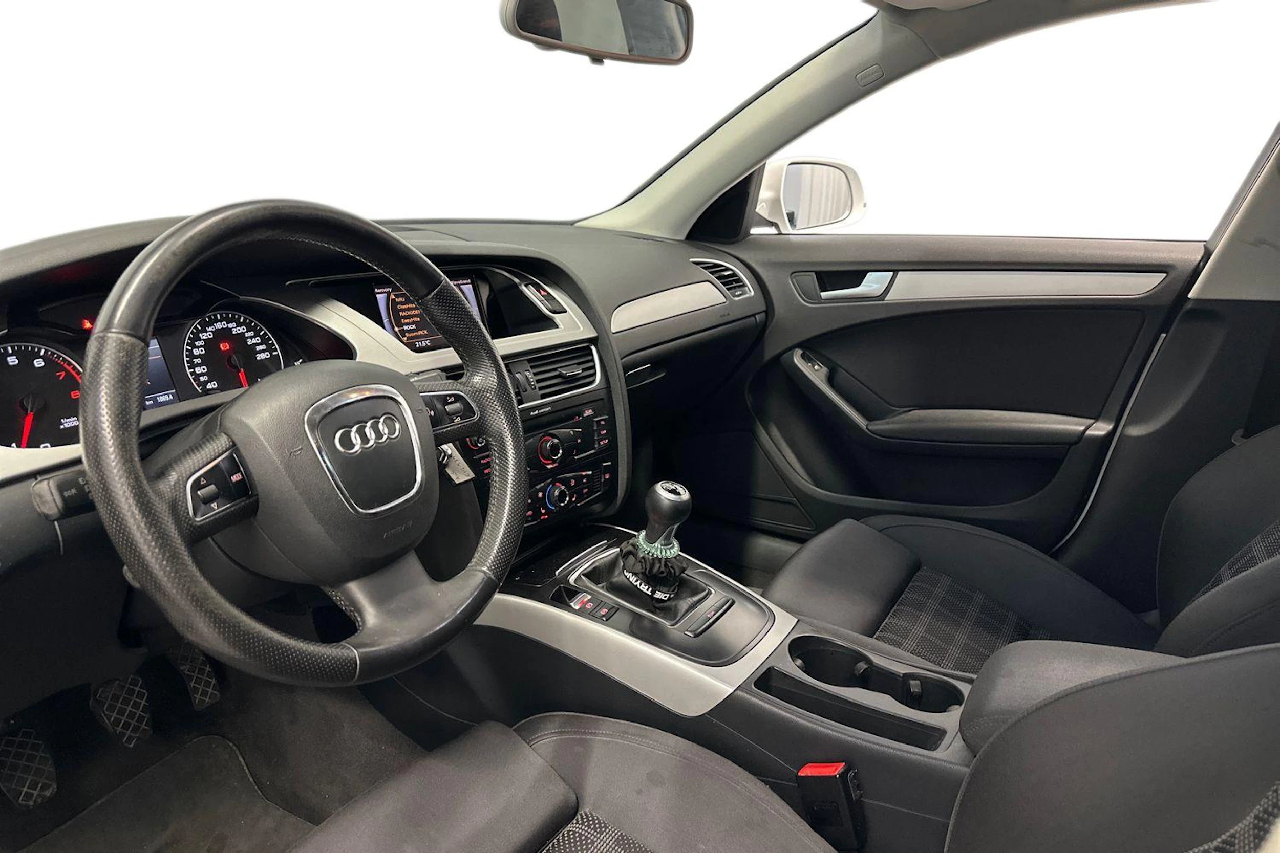 valkoinen Audi A4 2011 kuva 9.