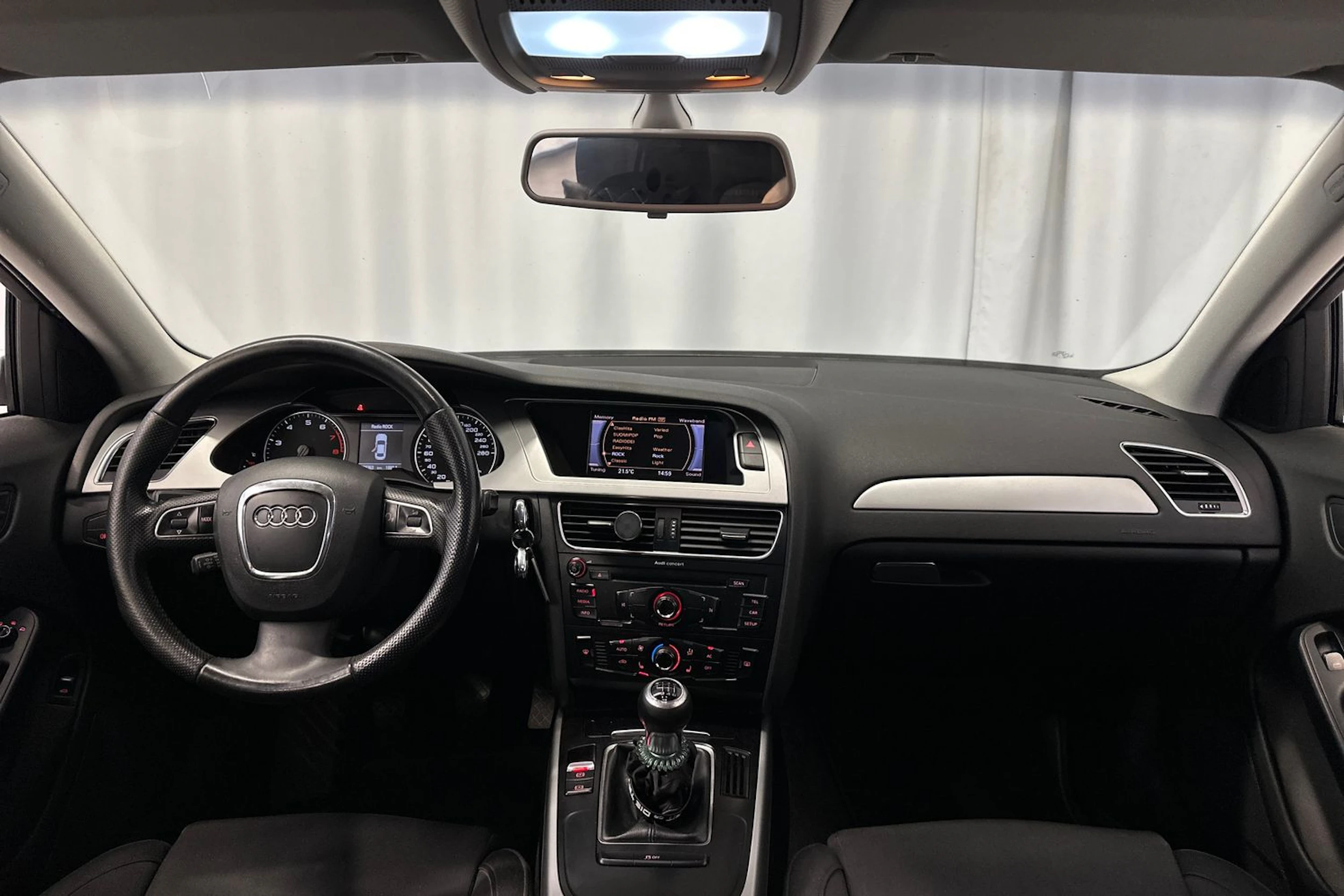valkoinen Audi A4 2011 kuva 12.