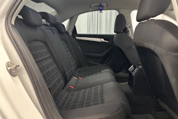 valkoinen Audi A4 2011 kuva 13.