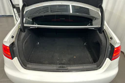 valkoinen Audi A4 2011 kuva 16.