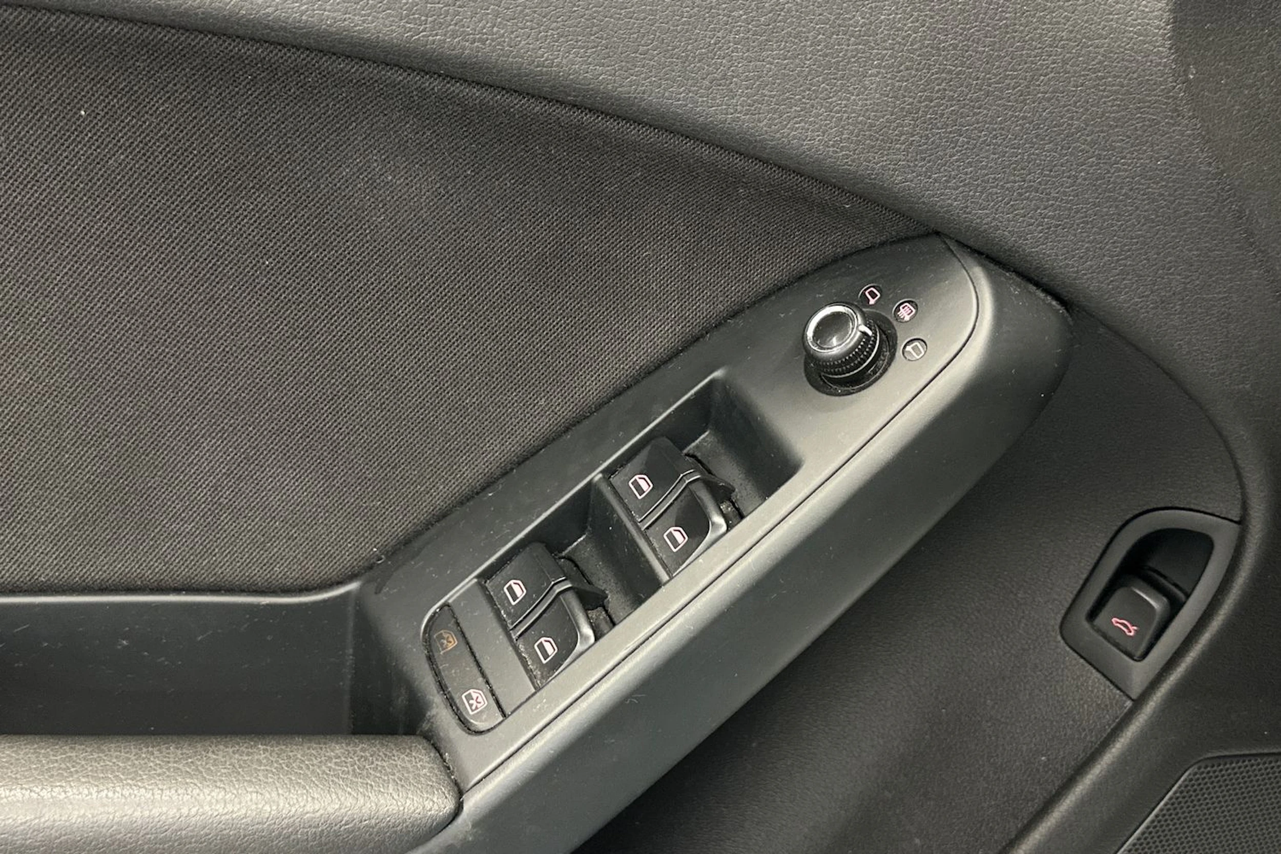 valkoinen Audi A4 2011 kuva 17.