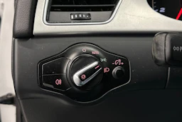 valkoinen Audi A4 2011 kuva 18.