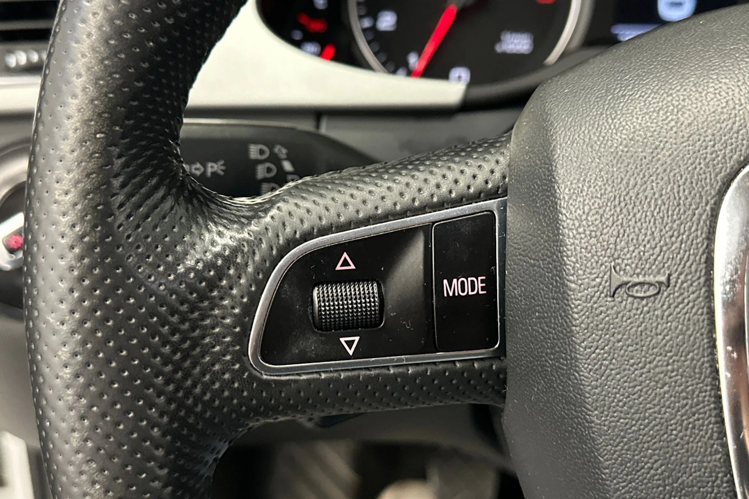 valkoinen Audi A4 2011 kuva 19.