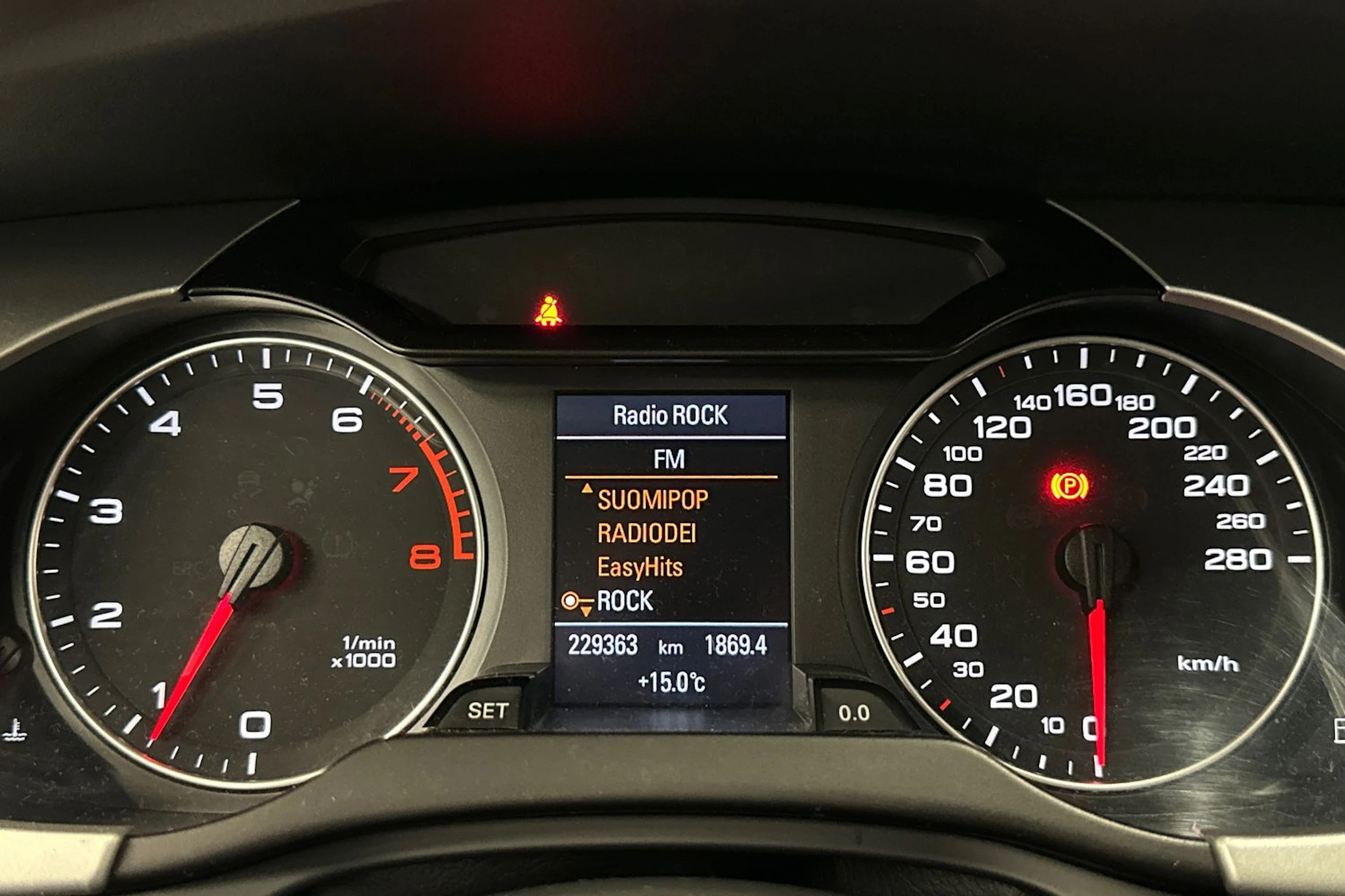 valkoinen Audi A4 2011 kuva 22.