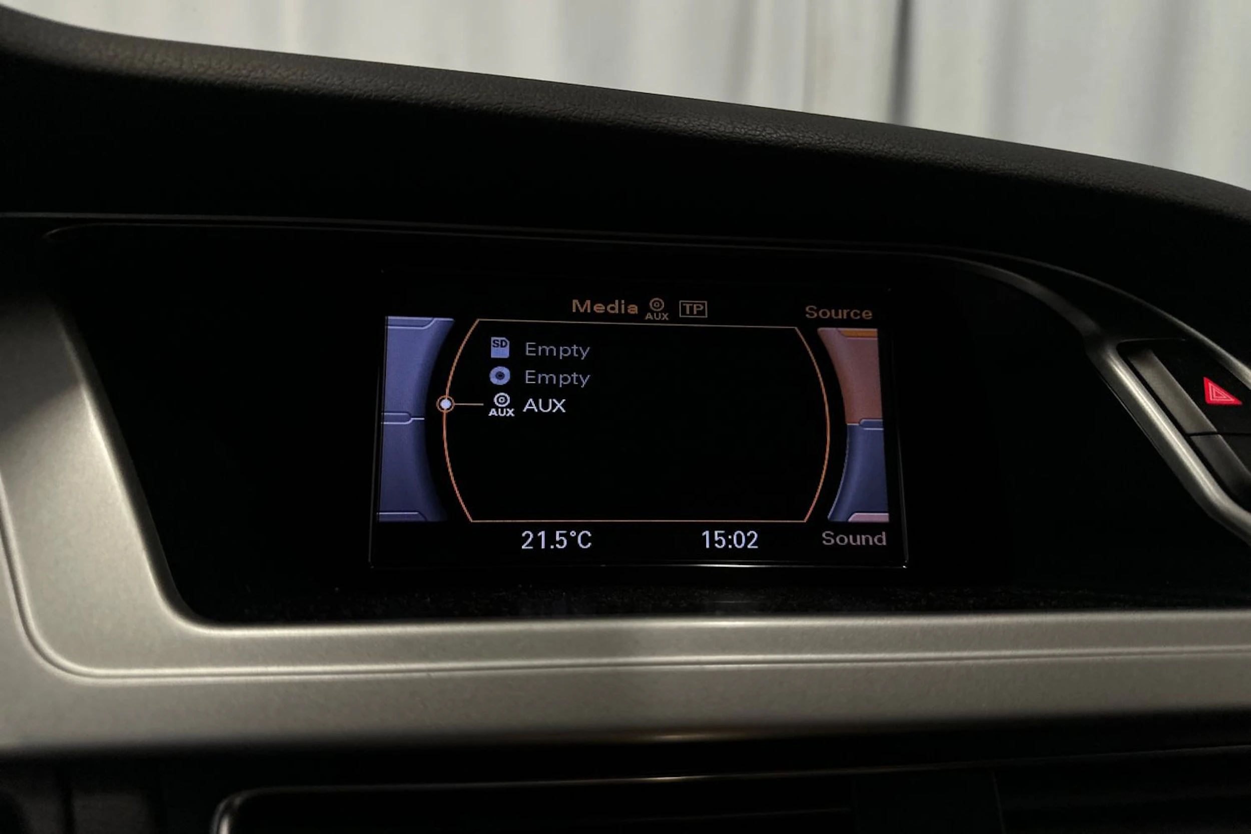 valkoinen Audi A4 2011 kuva 26.