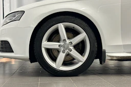 valkoinen Audi A4 2011 kuva 27.