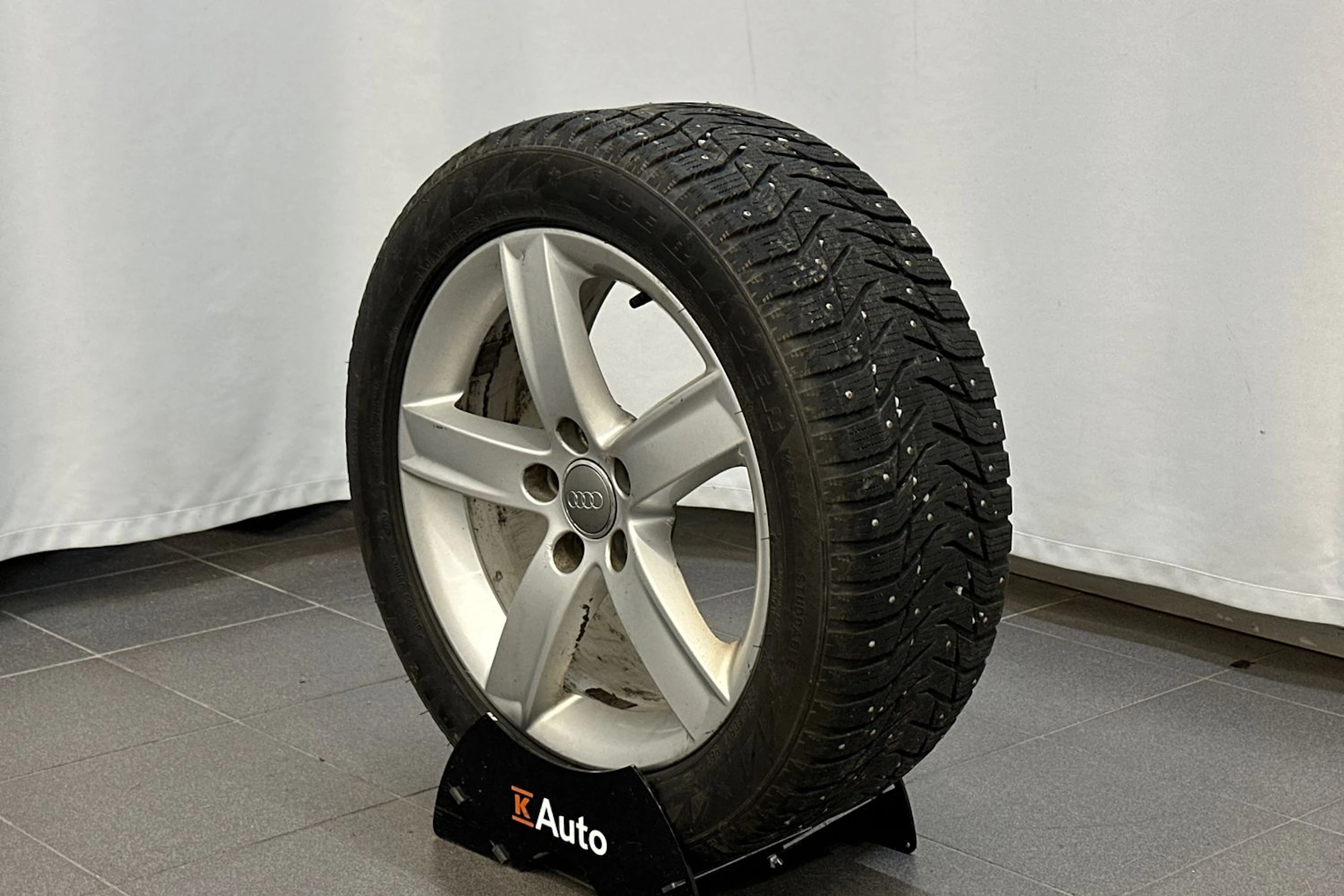 valkoinen Audi A4 2011 kuva 29.