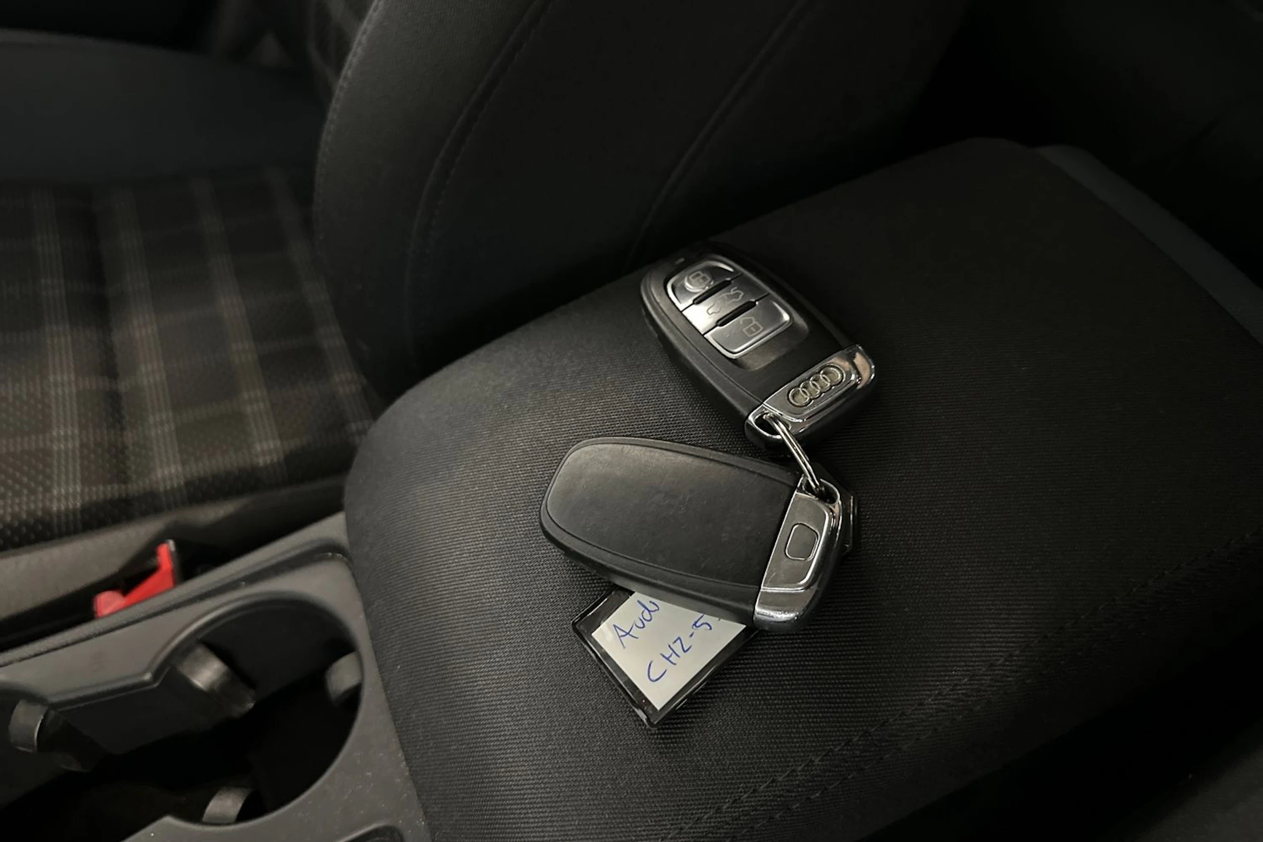 valkoinen Audi A4 2011 kuva 30.
