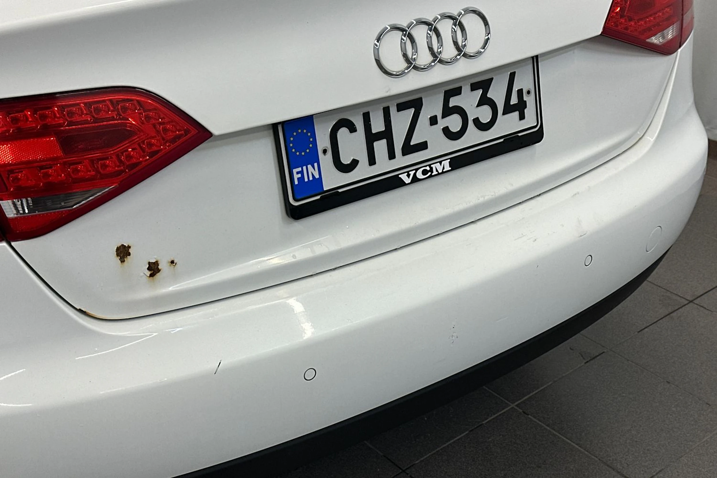 valkoinen Audi A4 2011 kuva 36.