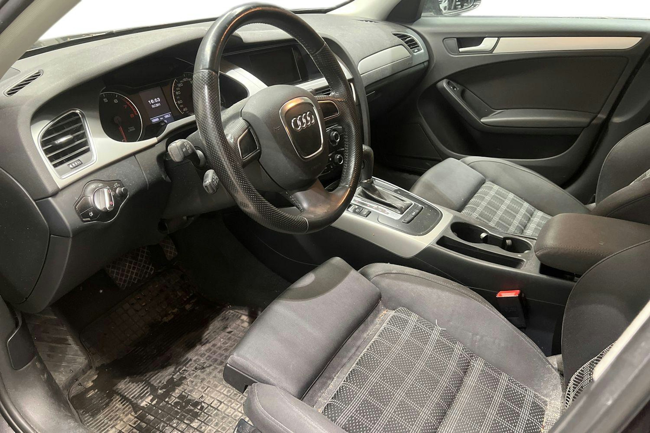 harmaa Audi A4 2011 kuva 3.