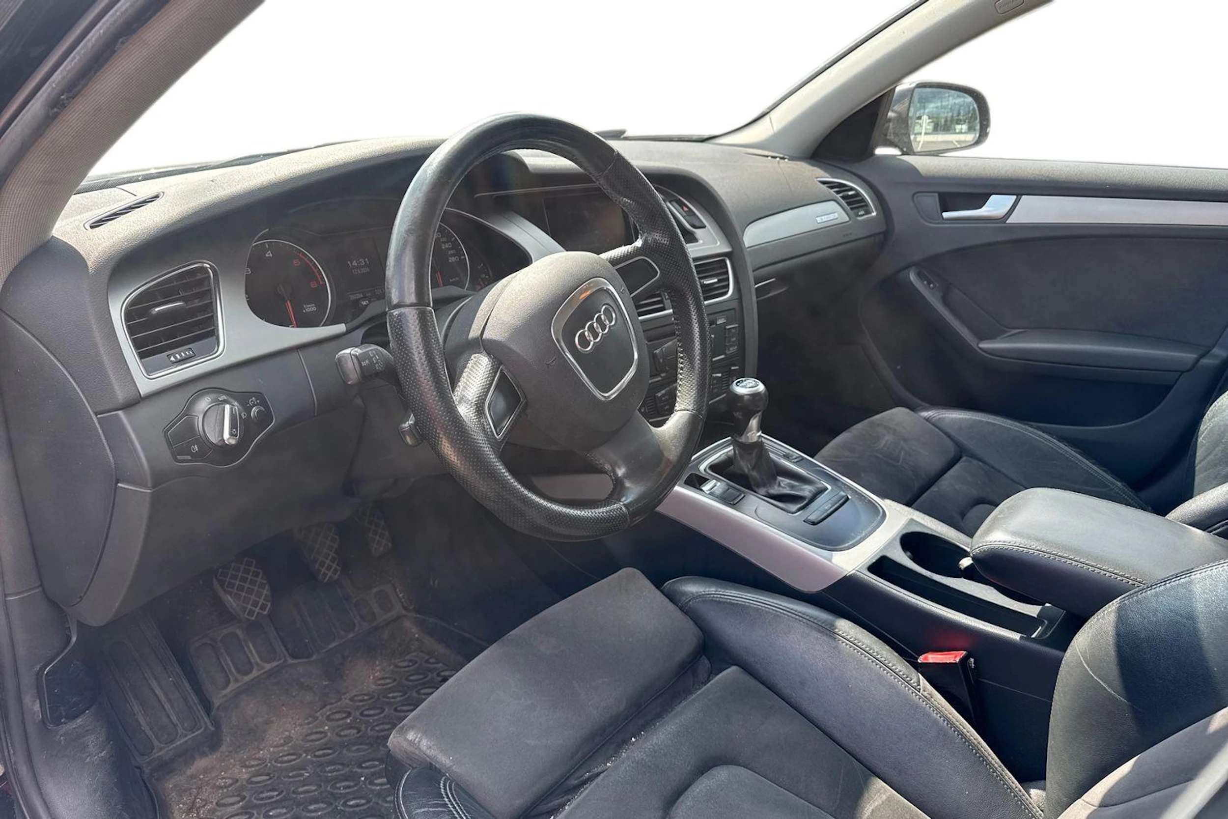 musta Audi A4 2011 kuva 3.