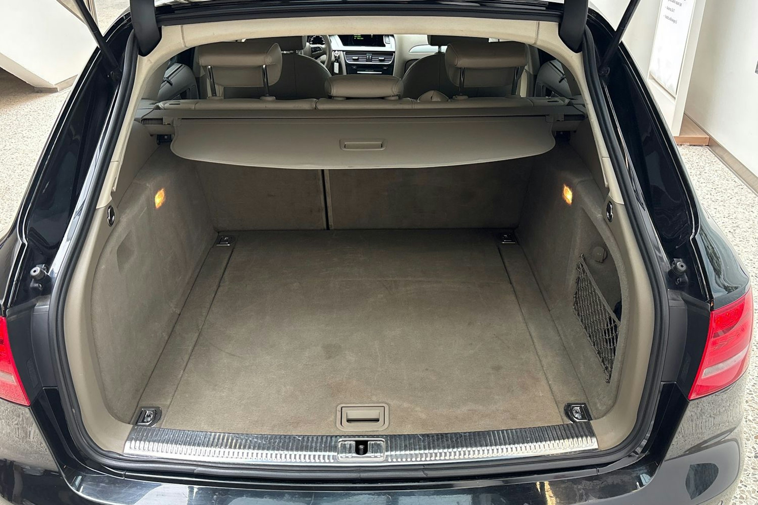 musta Audi A4 2011 kuva 14.