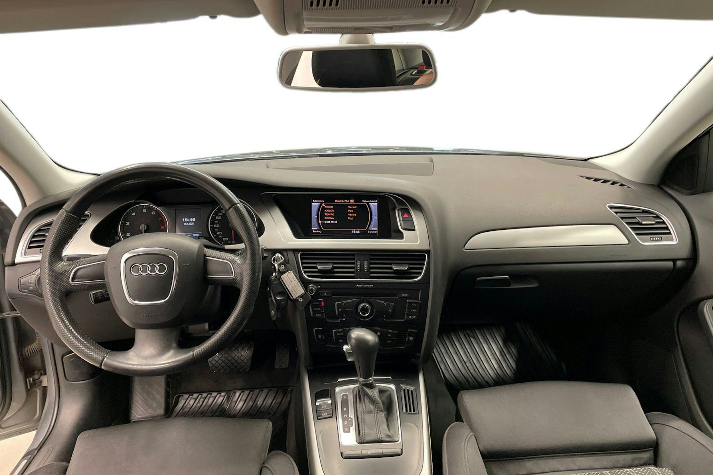 Harmaa Audi A4 2011 kuva 9.