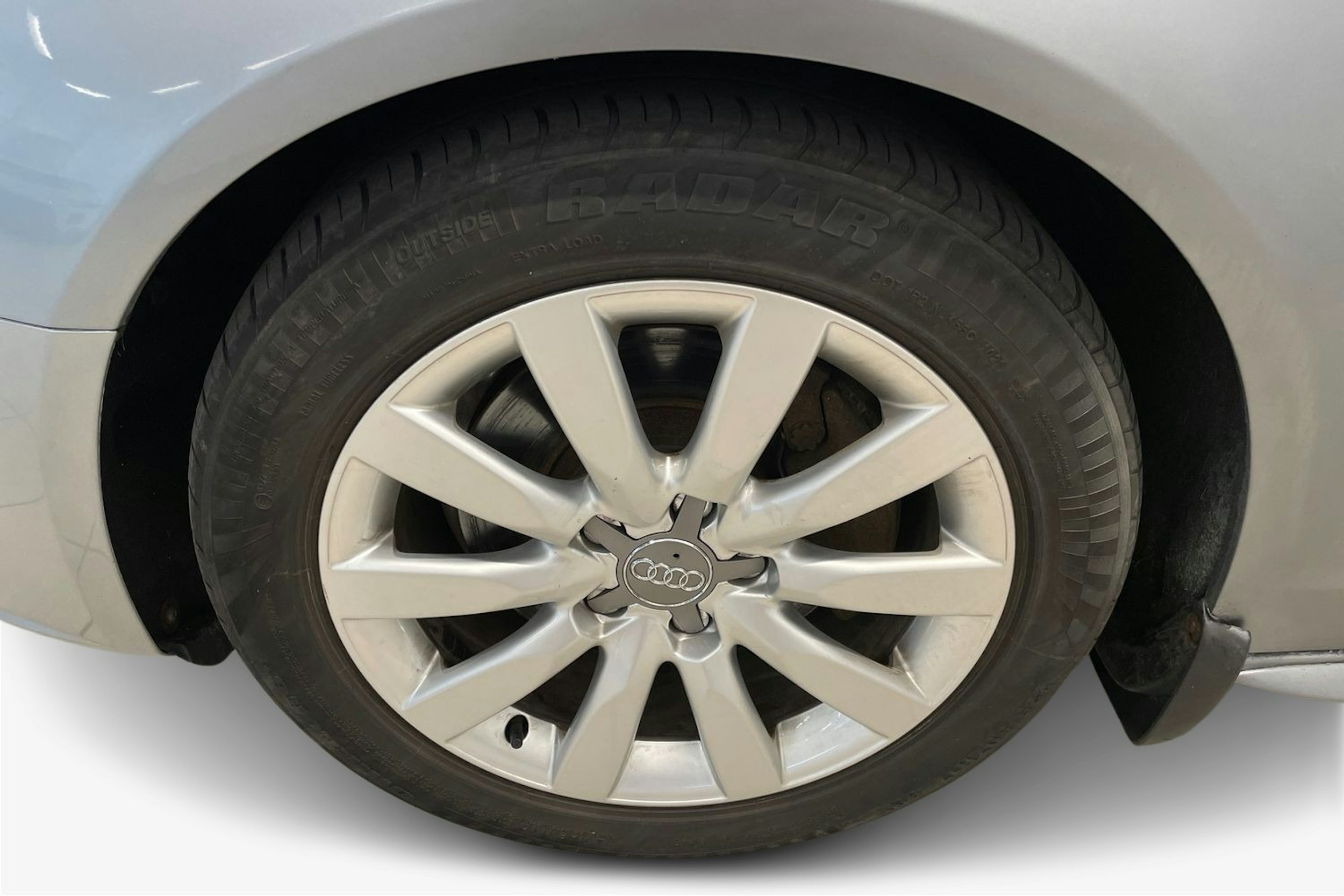 Harmaa Audi A4 2011 kuva 11.