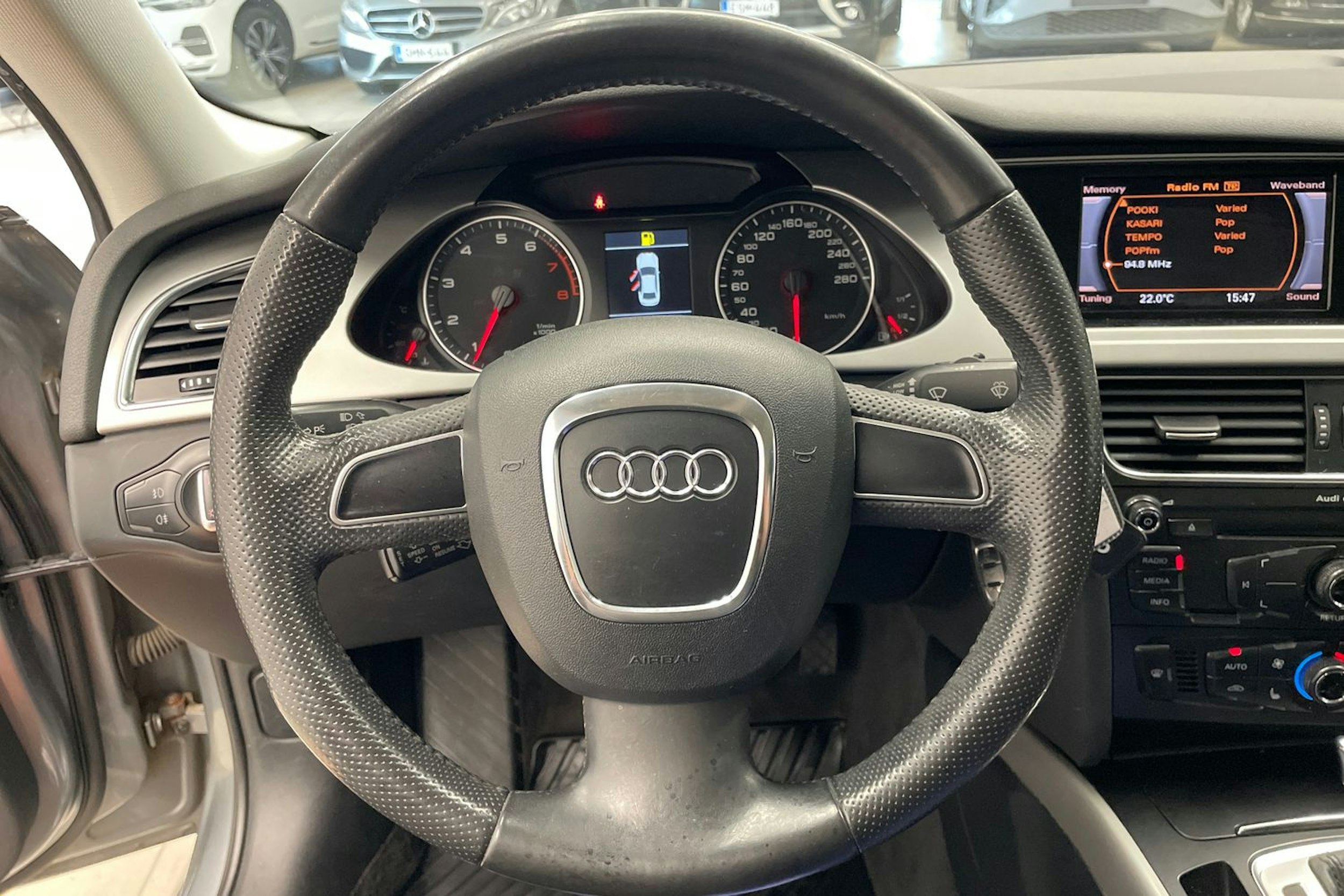 Harmaa Audi A4 2011 kuva 14.