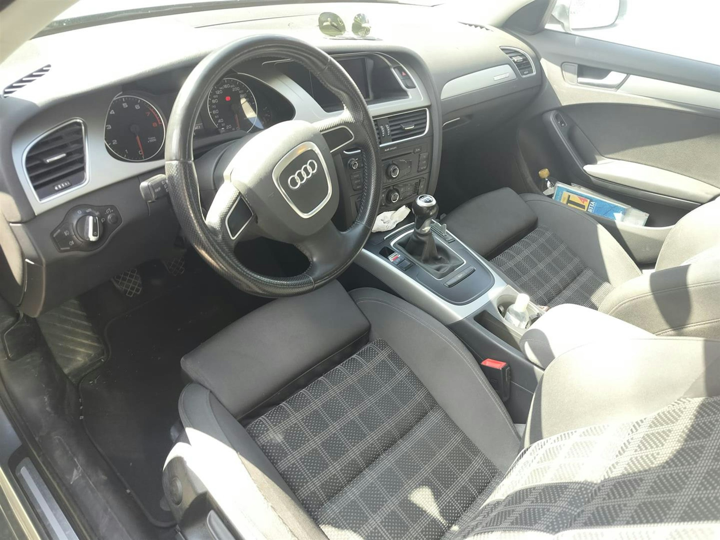 harmaa Audi A4 2011 kuva 2.