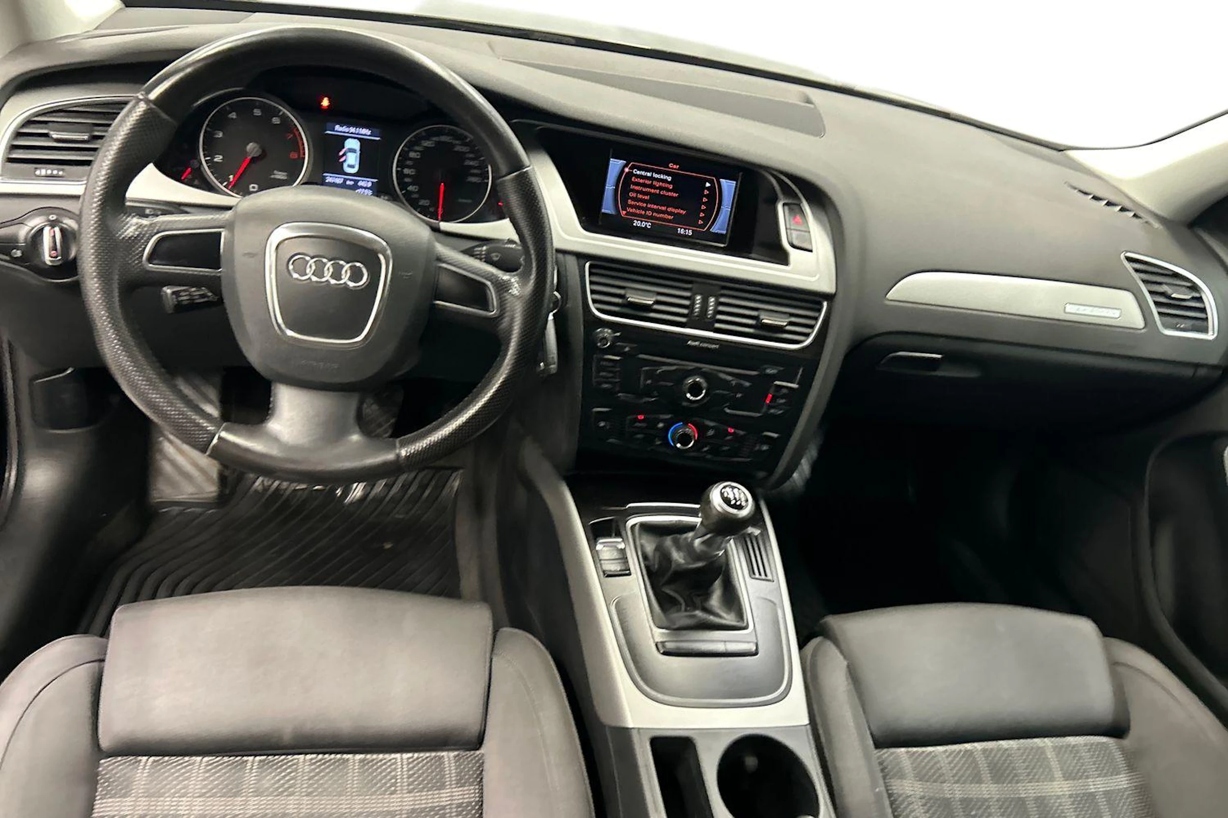 musta Audi A4 2011 kuva 7.