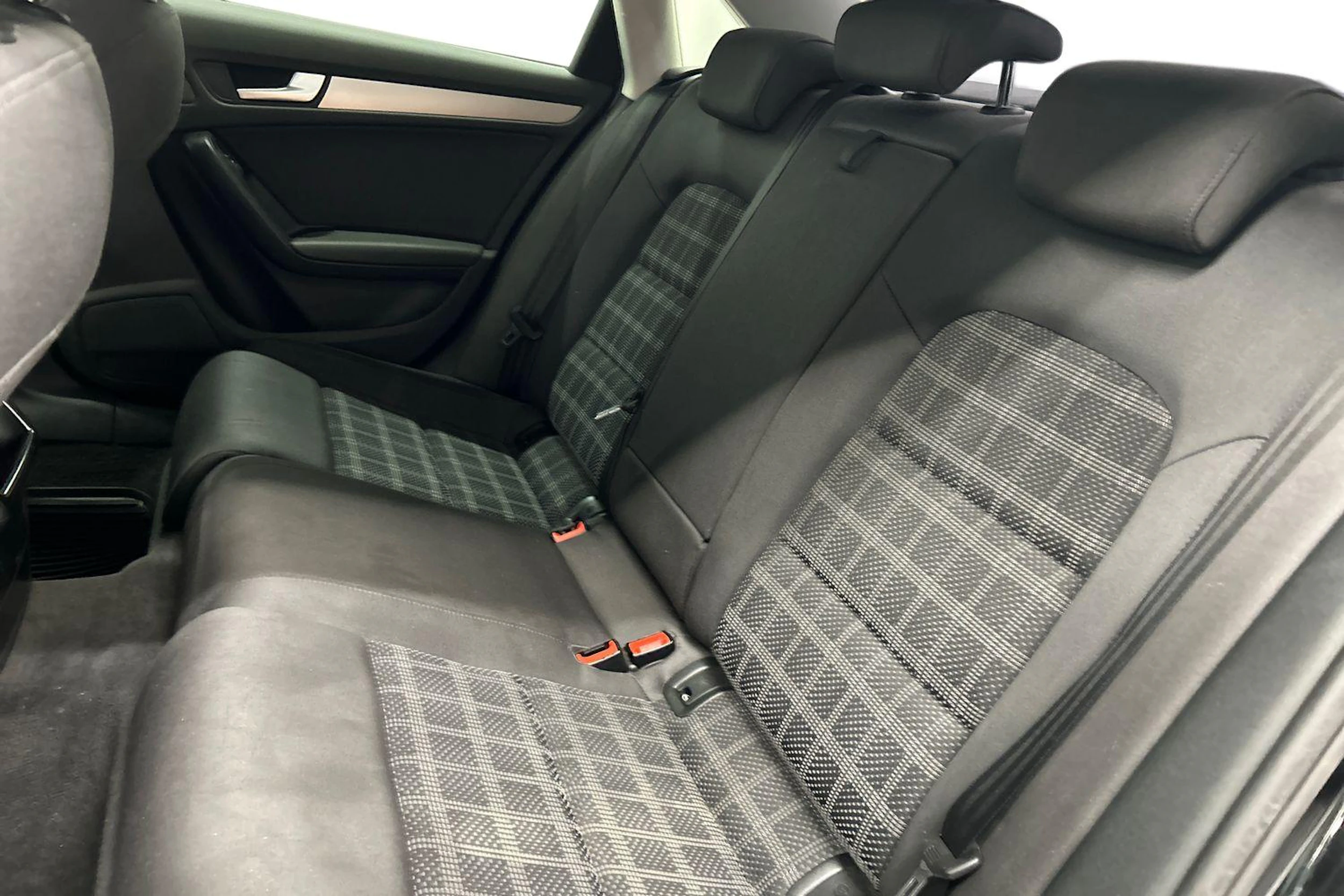 musta Audi A4 2011 kuva 8.