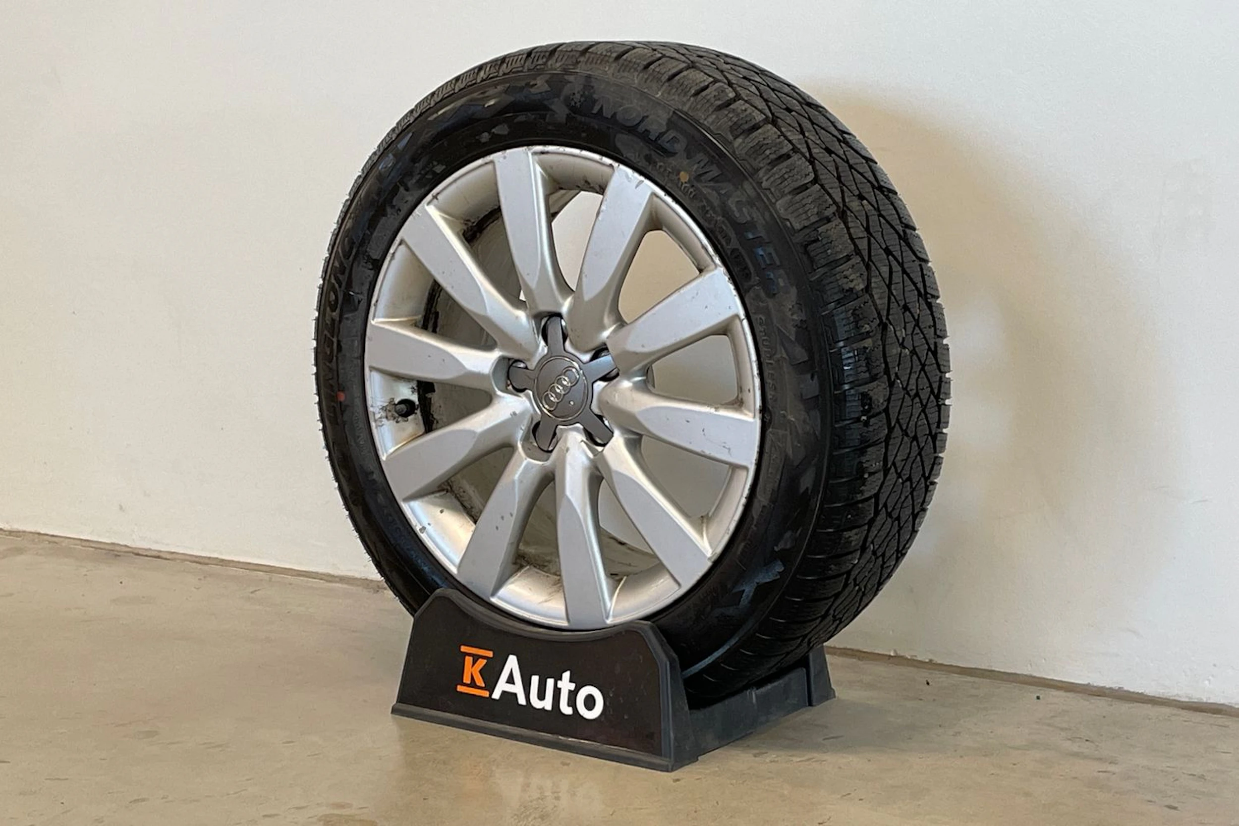 valkoinen Audi A4 2011 kuva 10.
